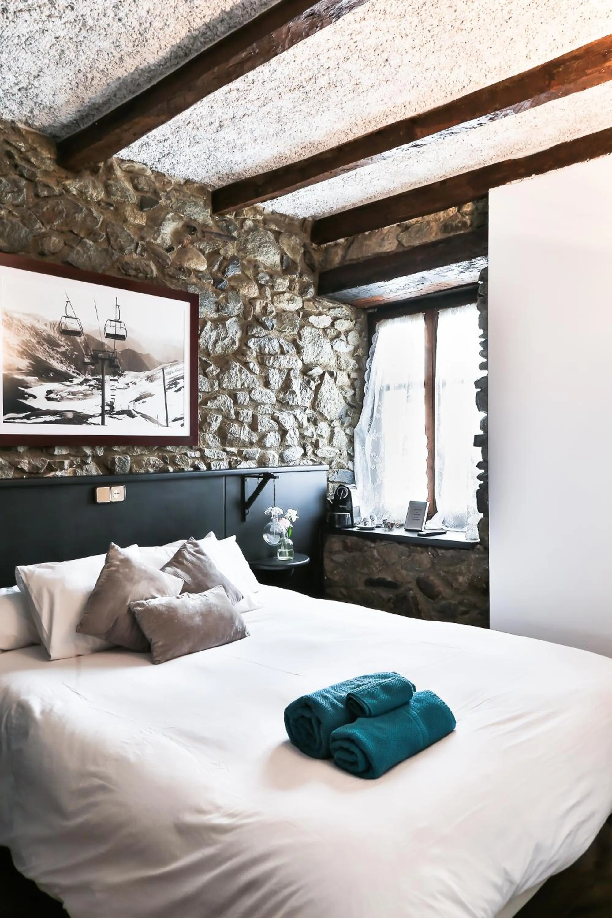 Photo of the whole room, Bed in Hostal Cisco de Sans