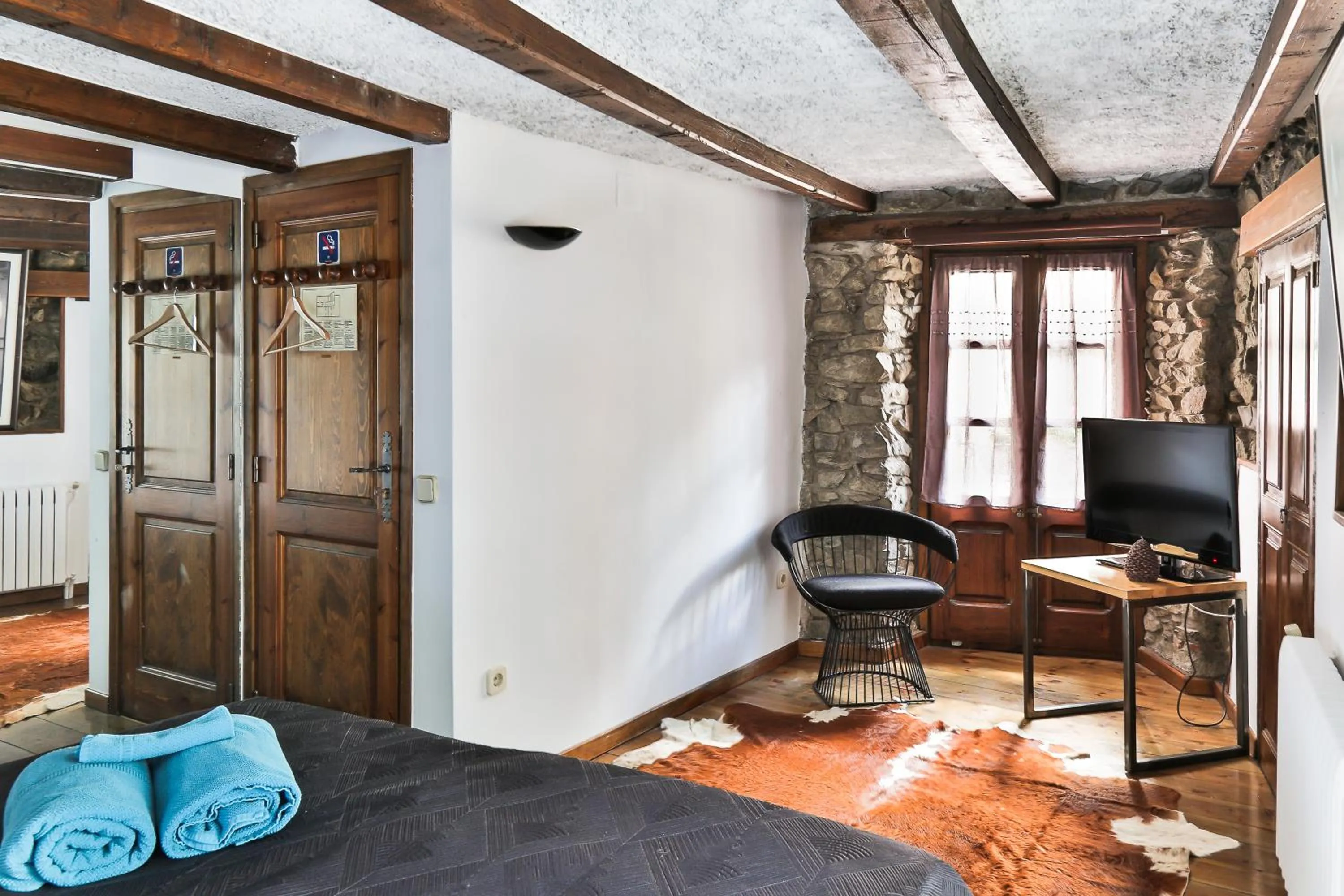 Photo of the whole room in Hostal Cisco de Sans