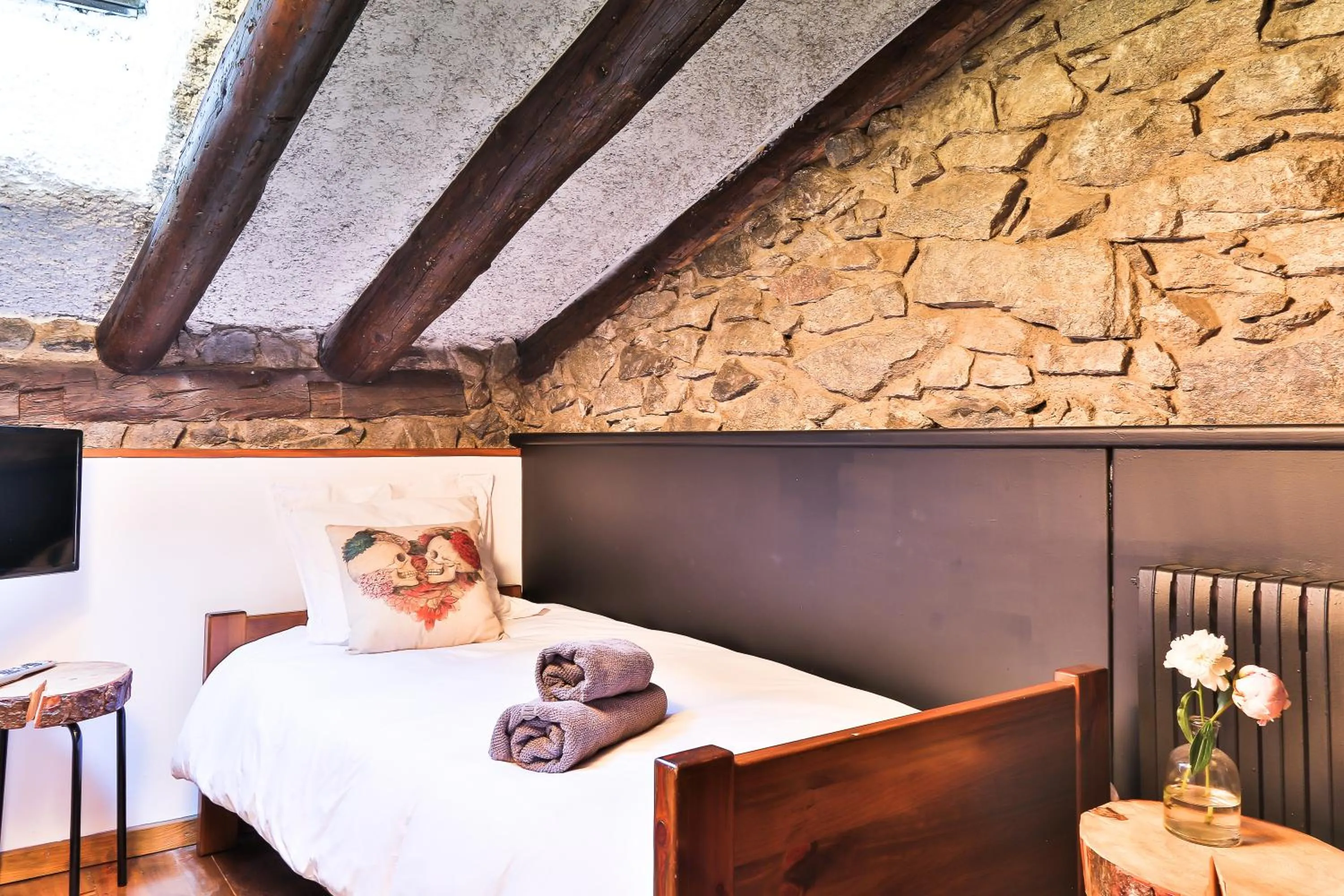 Photo of the whole room, Bed in Hostal Cisco de Sans