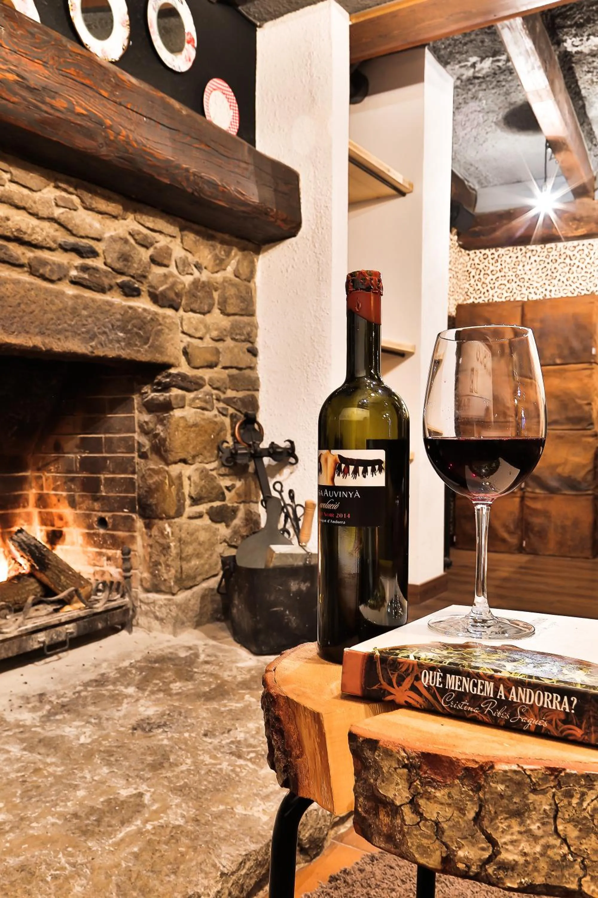 Communal lounge/ TV room in Hostal Cisco de Sans