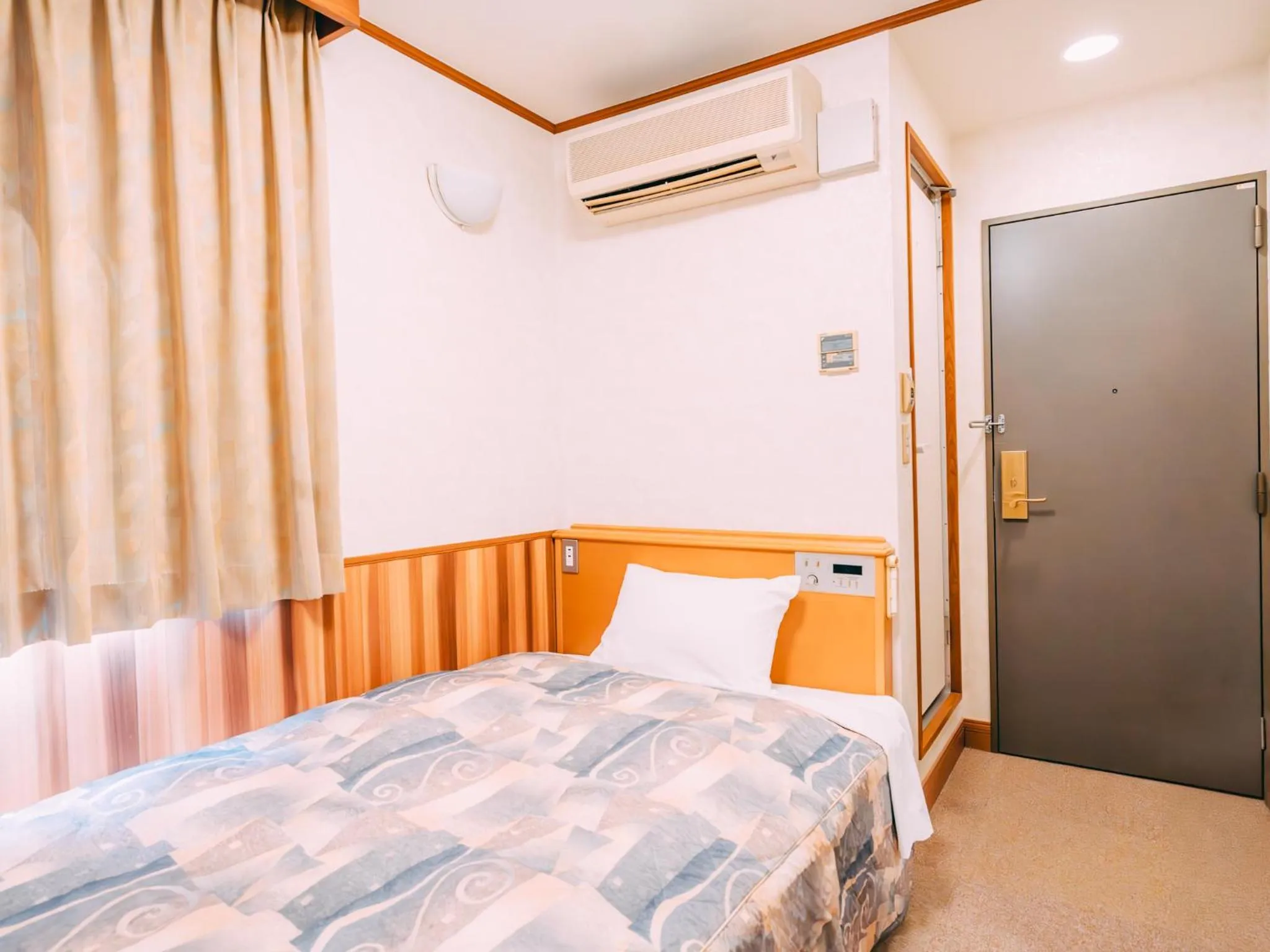 Photo of the whole room, Bed in Ave Tennoji Hotel