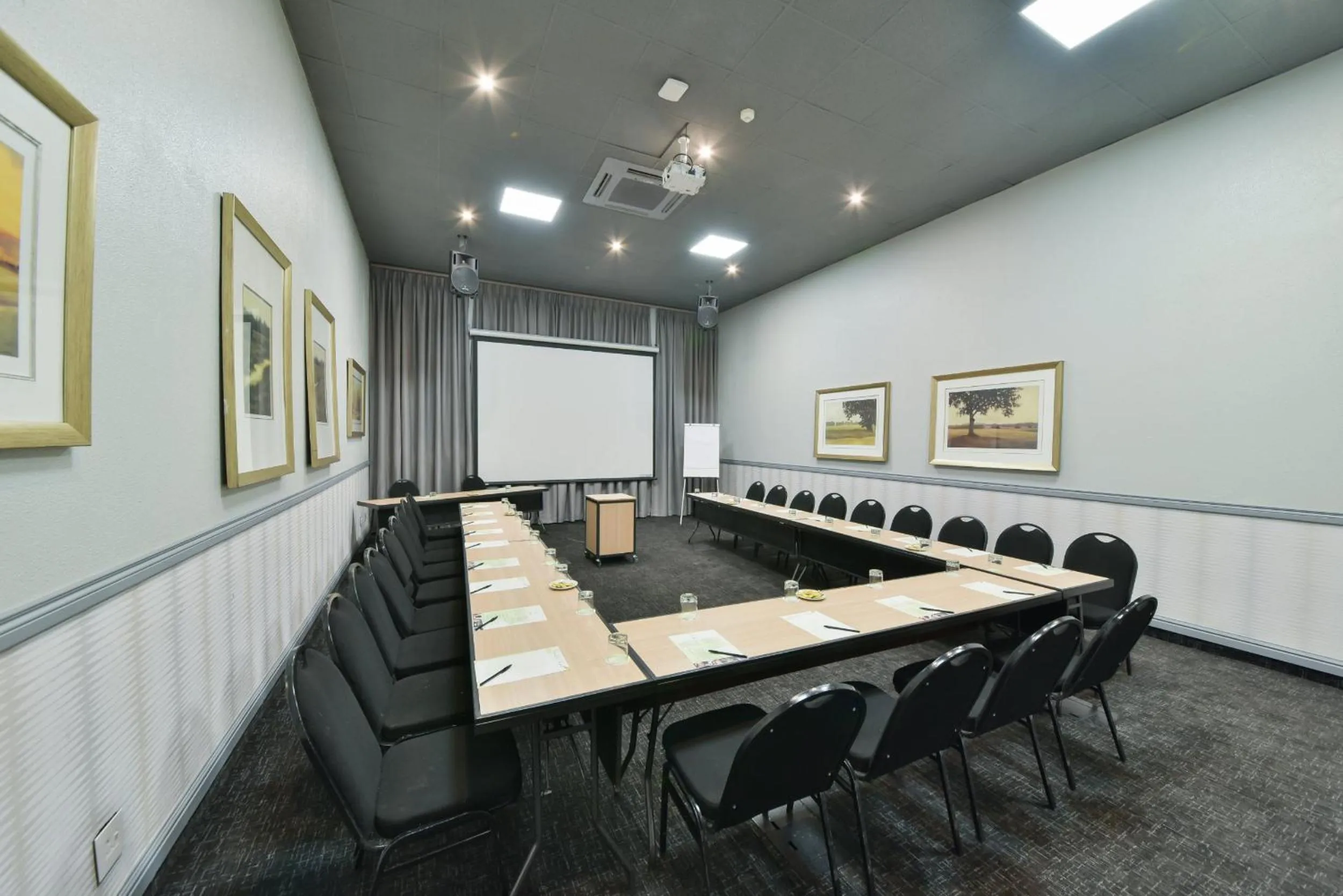 Business facilities in Birchwood Hotel and OR Tambo Conference Centre