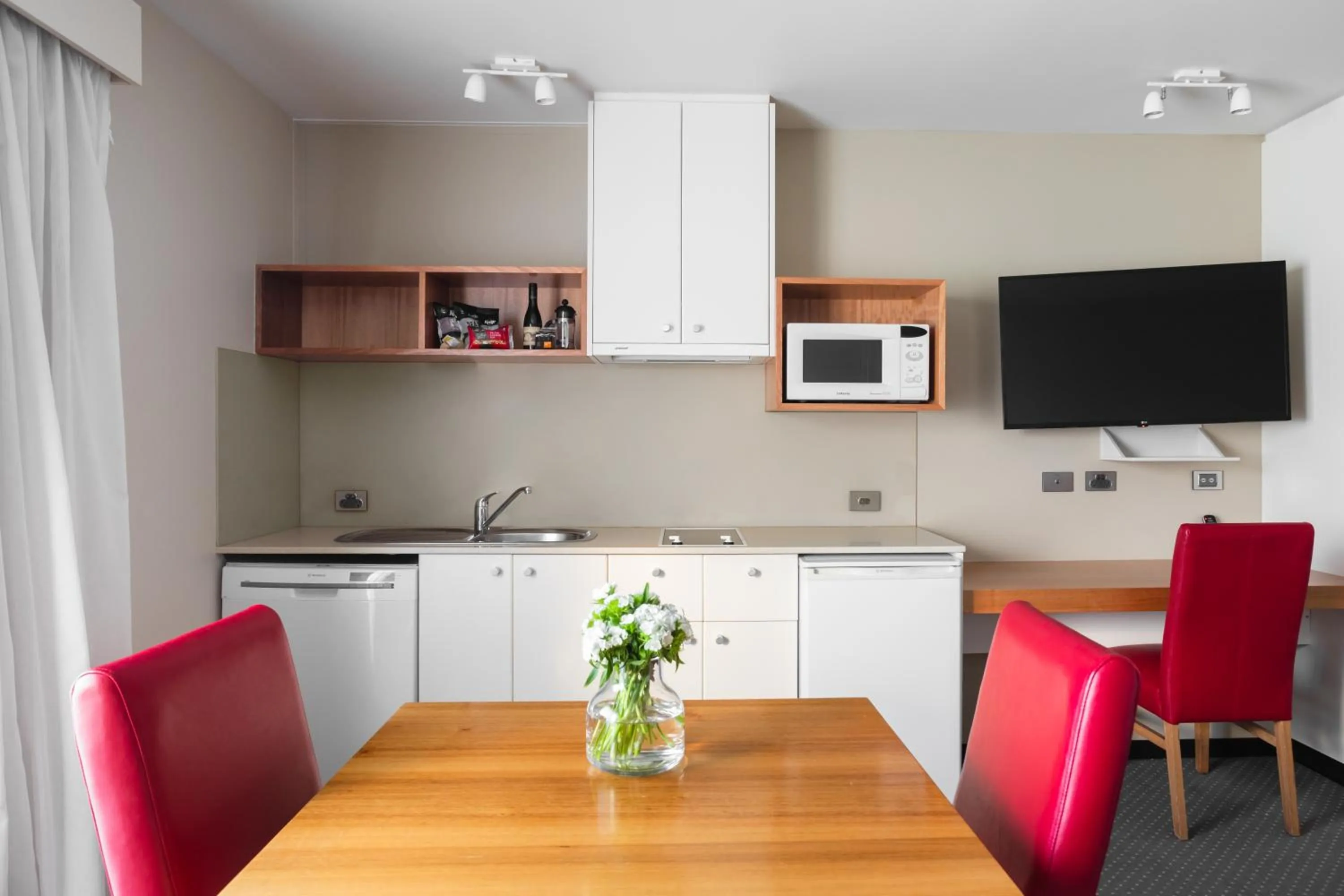 Kitchen or kitchenette in The Old Woolstore Apartment Hotel