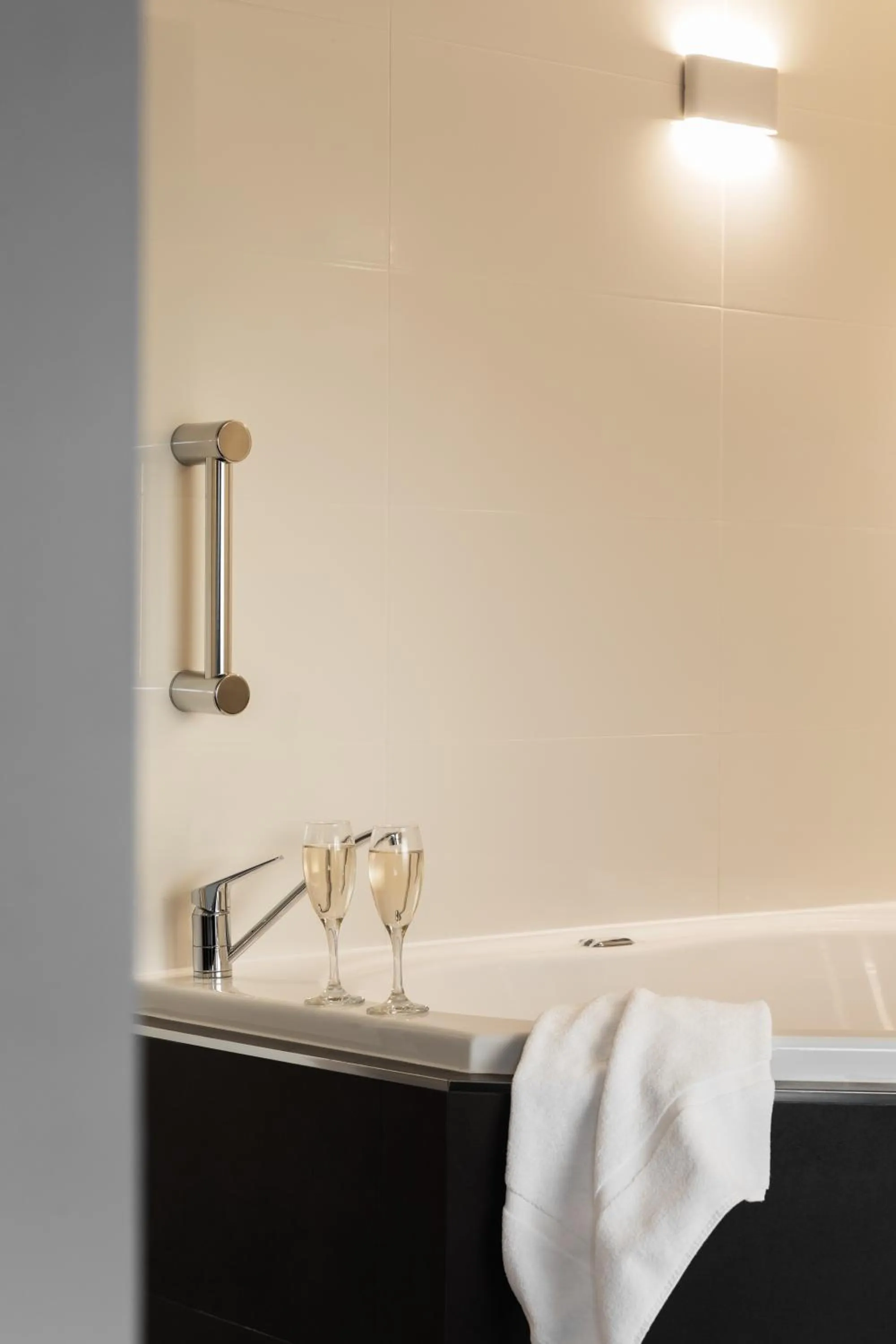 Bathroom in The Old Woolstore Apartment Hotel