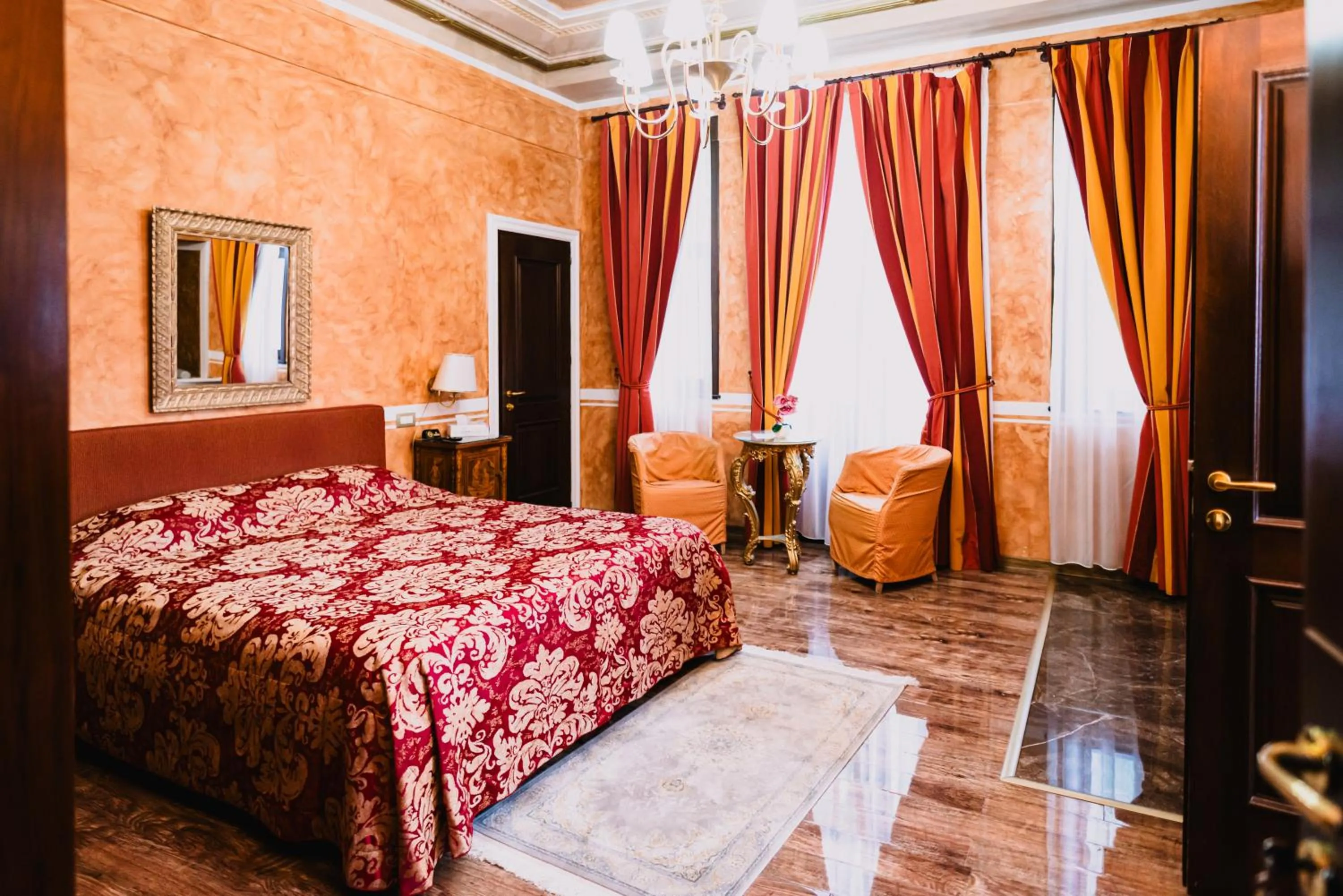 Photo of the whole room, Bed in Vigo Hotel