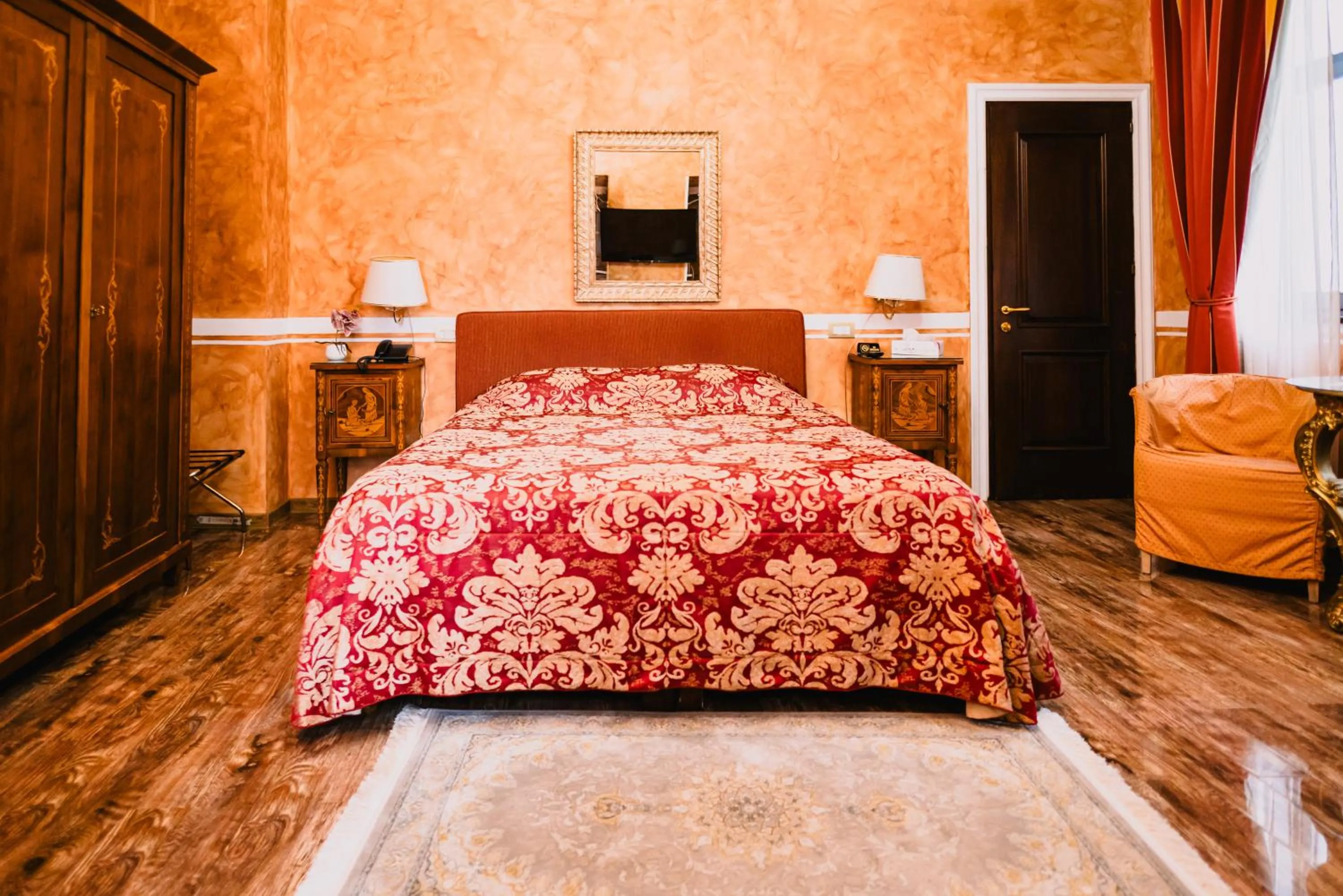 Photo of the whole room, Bed in Vigo Hotel