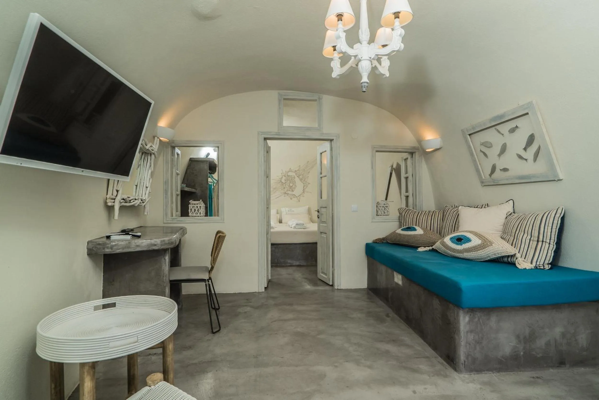 TV and multimedia, Bed in Kaleidoscope Cave Houses