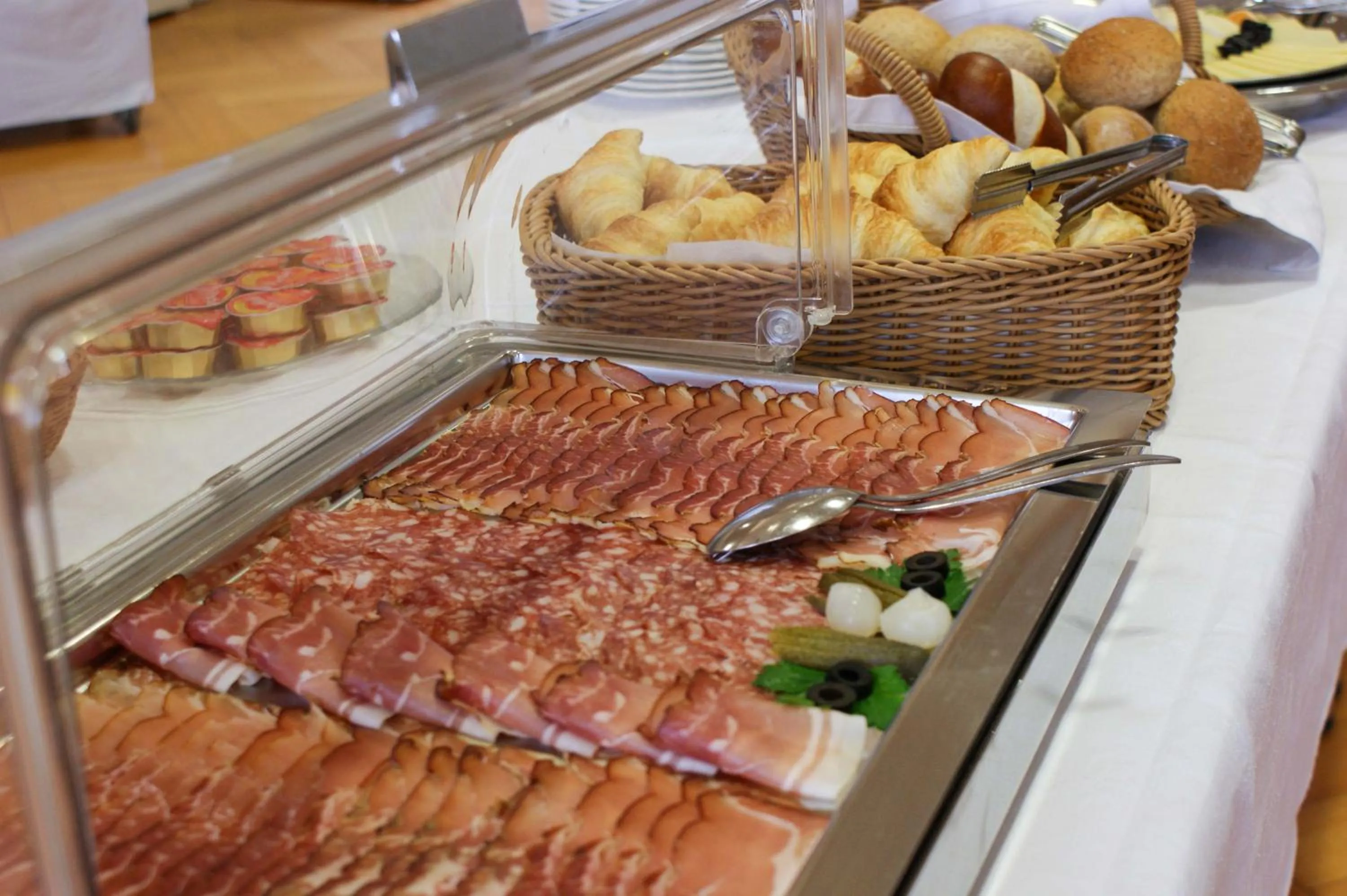 Buffet breakfast in Hostel Eckstein