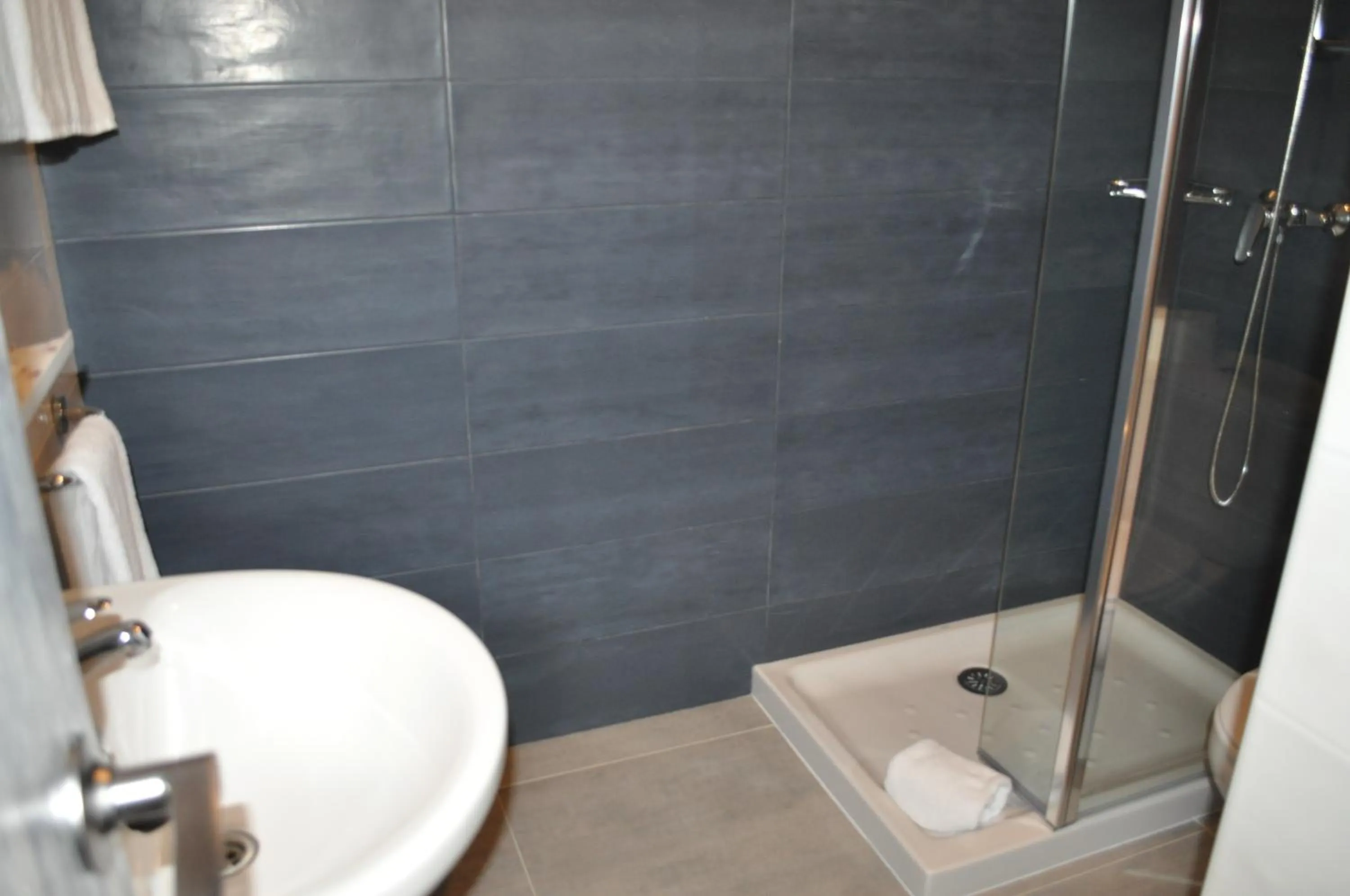 Shower in Hotel Celanova