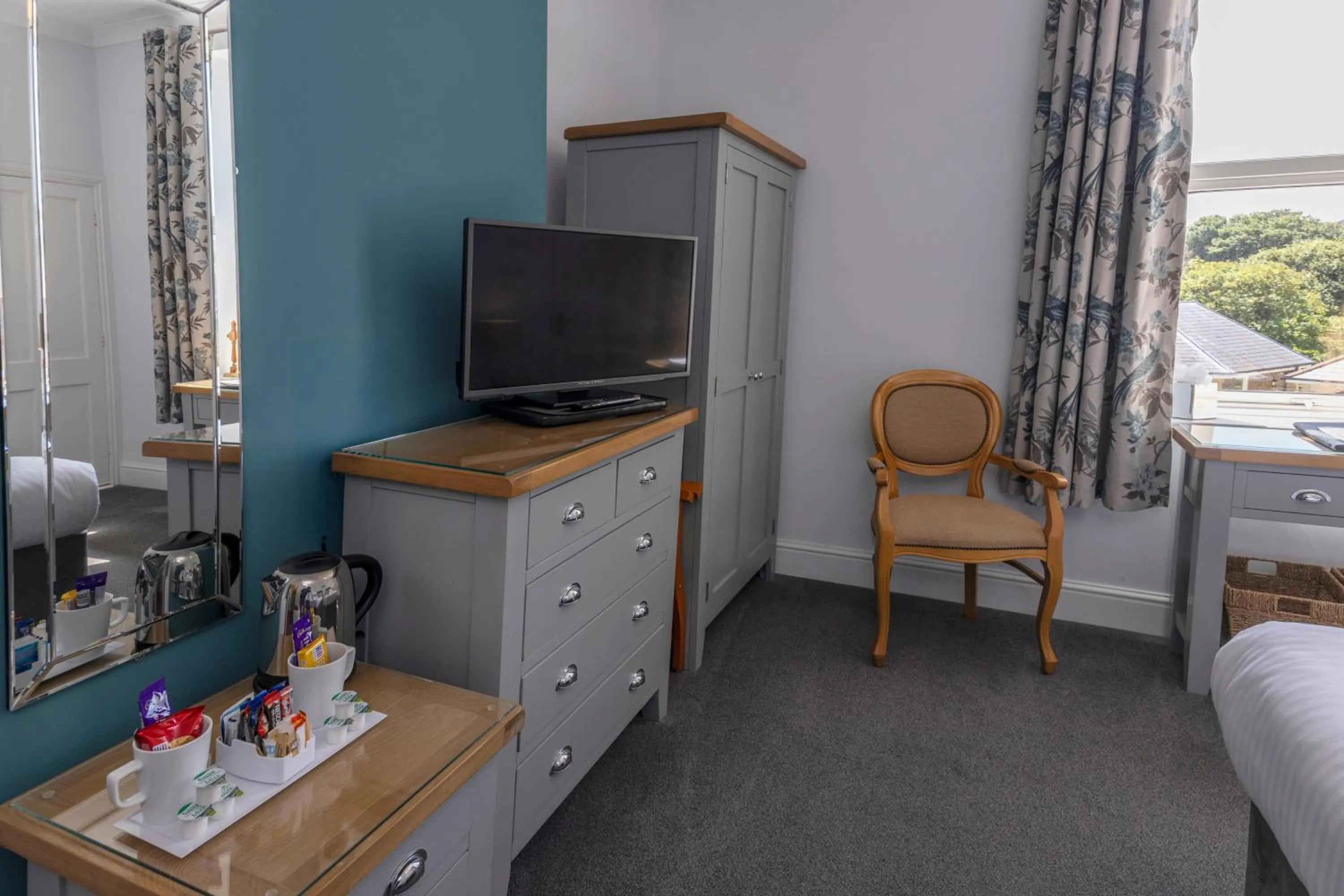 TV and multimedia in Sure Hotel Collection by Best Western Porth Veor Manor Hotel