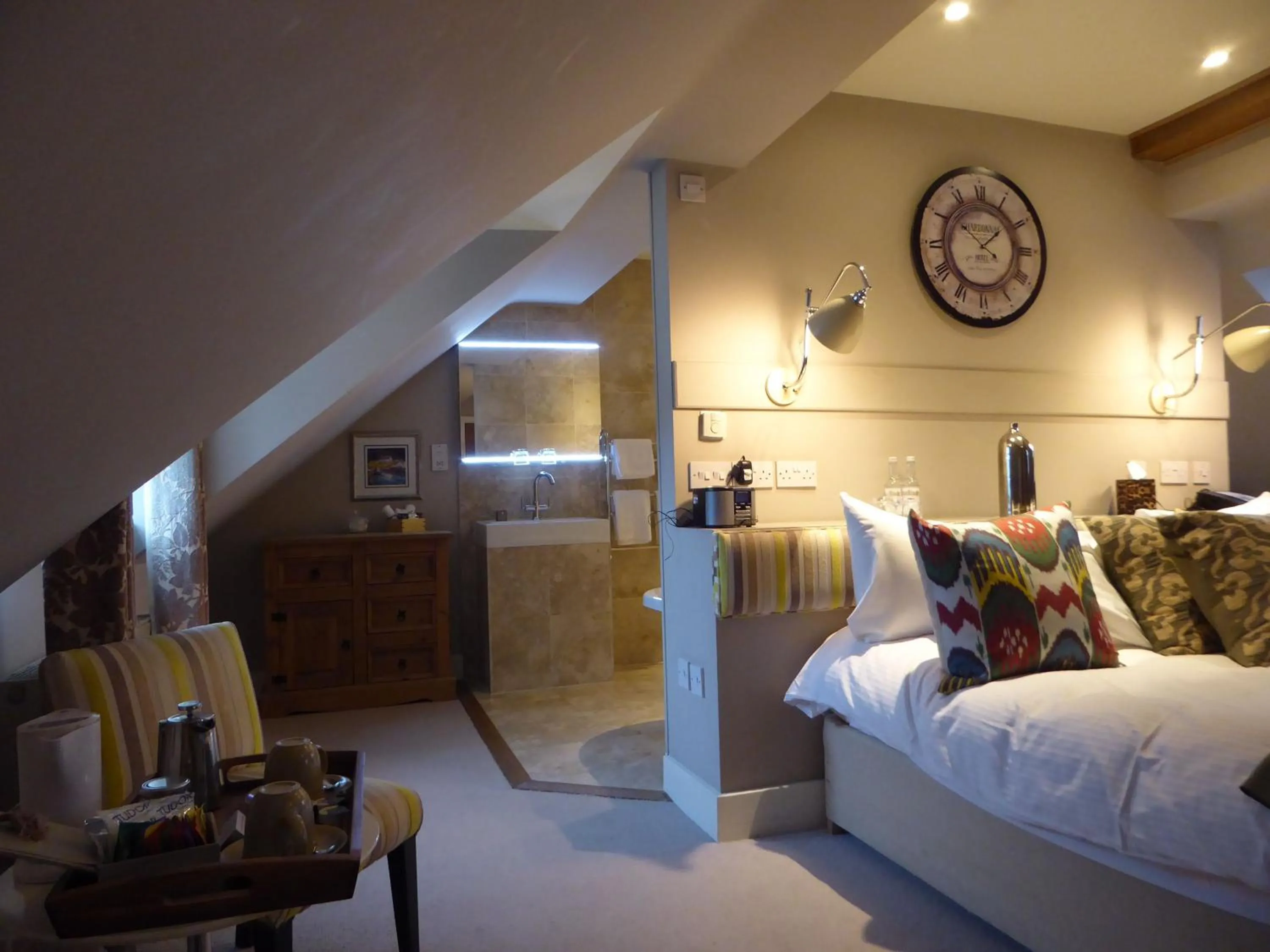 Seating area, Bed in The Howard Arms