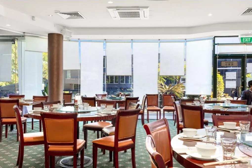 Restaurant/places to eat in Cosmo Apartment Hotel