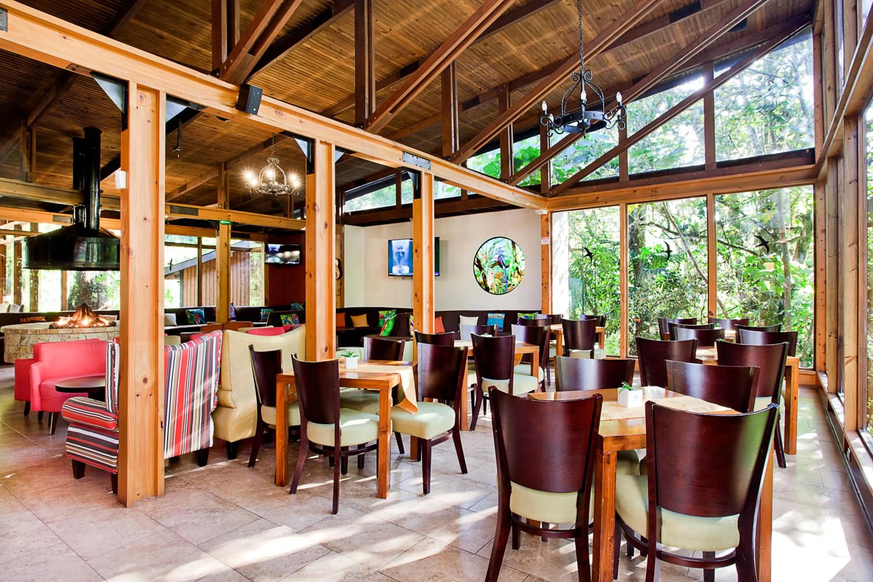 Lounge or bar in Savegre Hotel Natural Reserve & Spa