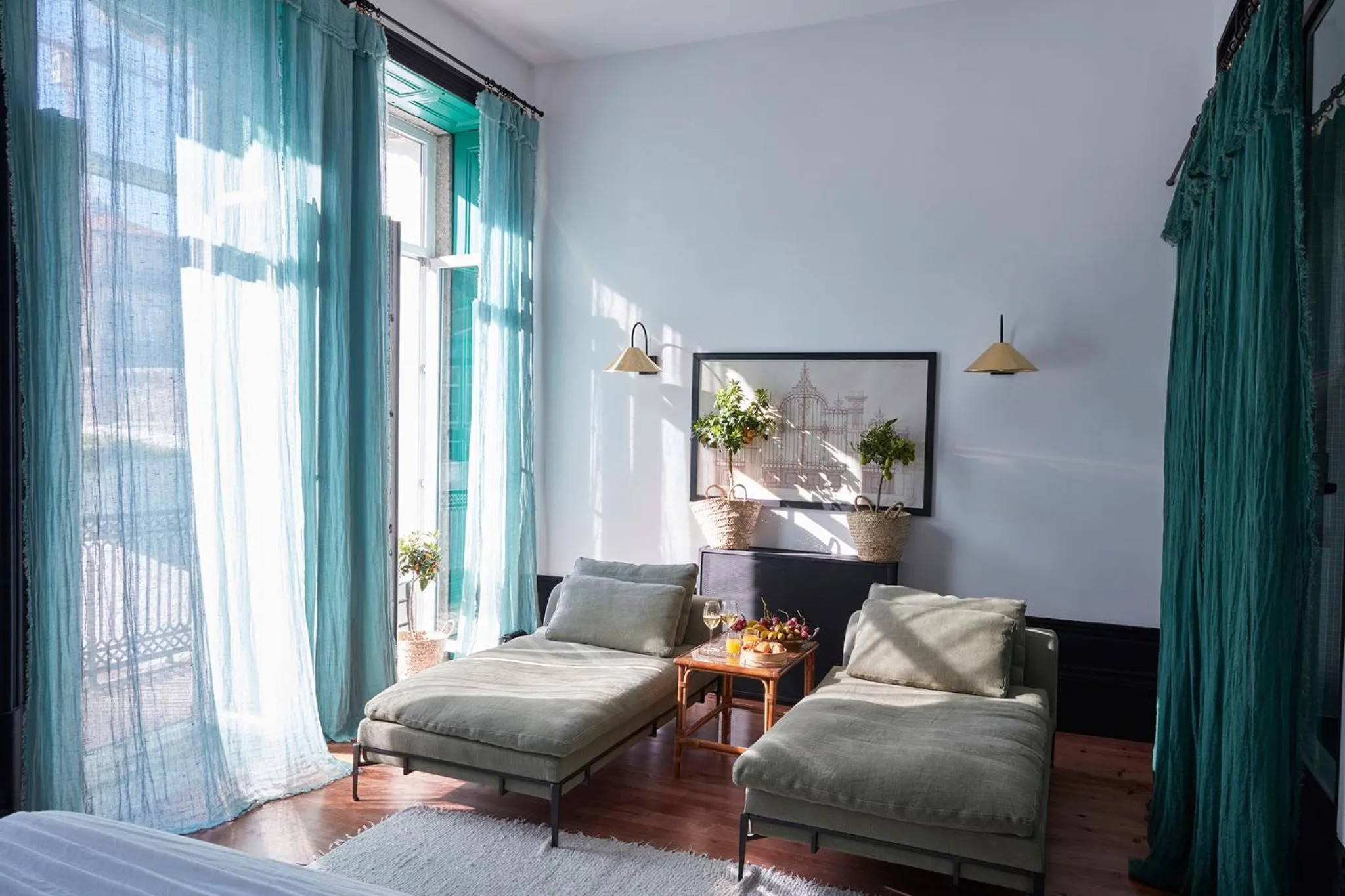 Living room, Bed in Cocorico Luxury House - Porto