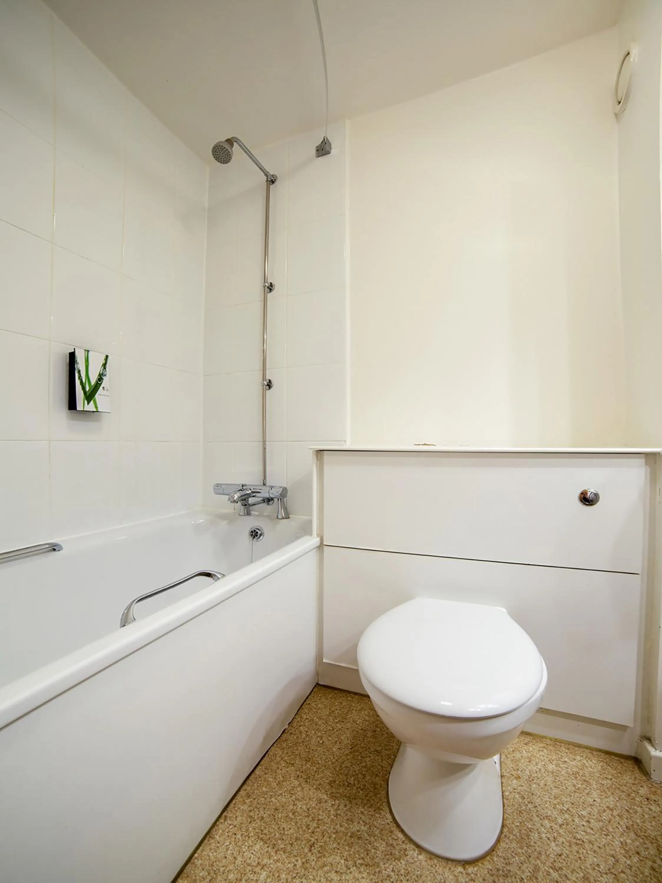 Bathroom in OYO Lakeside Haydock Hotel St Helens