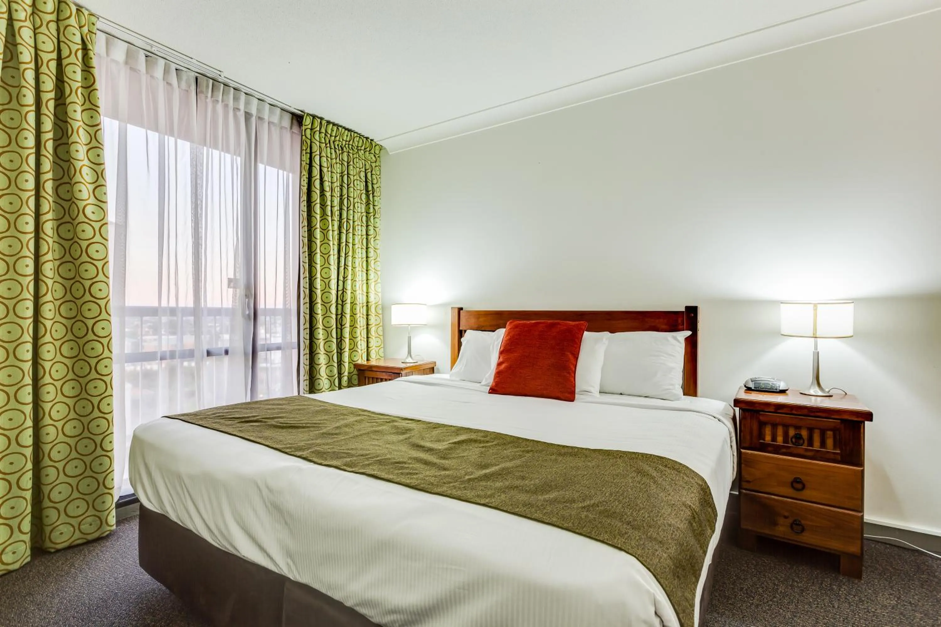 Bedroom, Bed in Hillcrest Apartment Hotel (formerly Central Hillcrest Apartments)