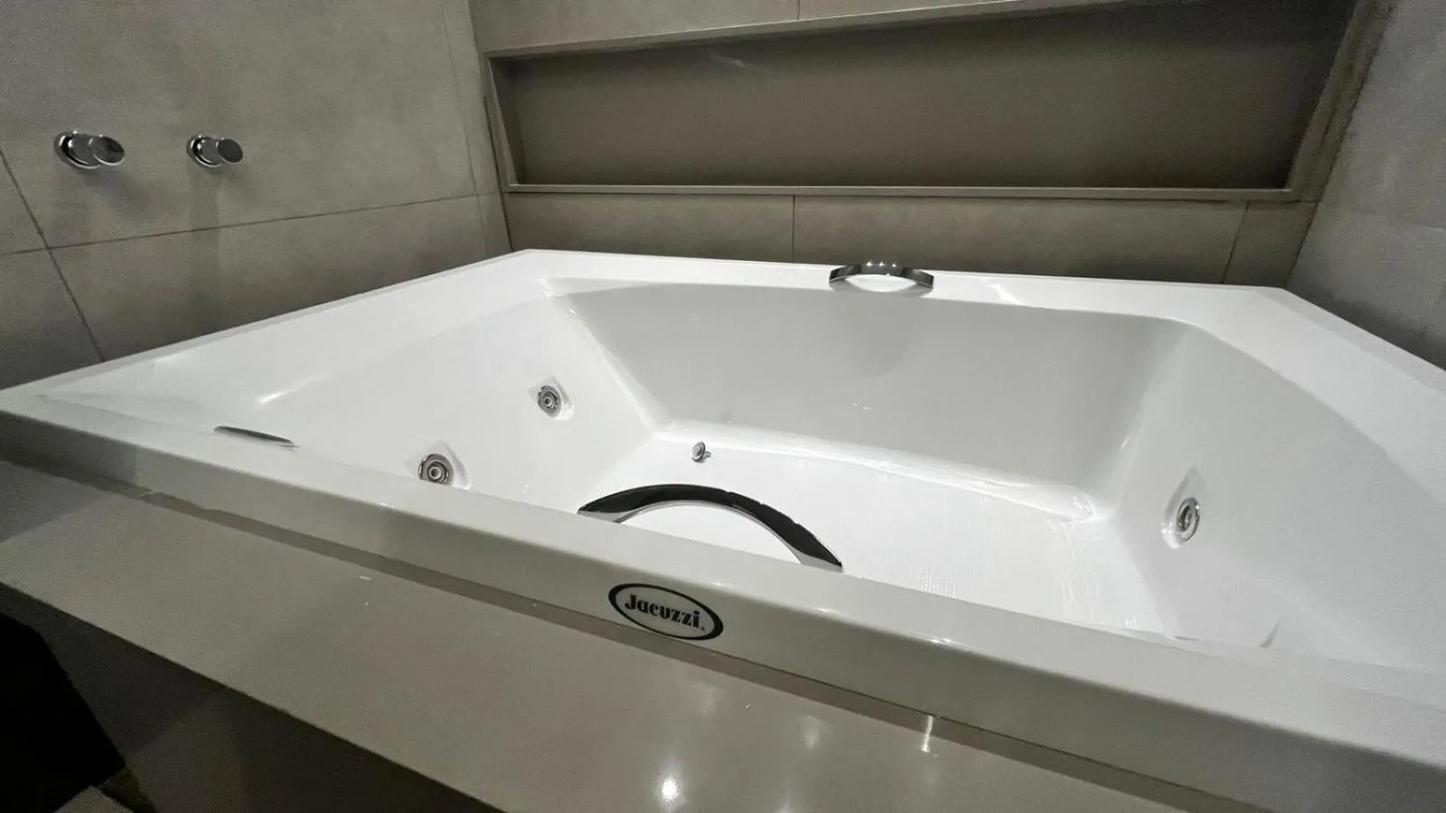 Bath in Hotel Amsterdam Montes Claros