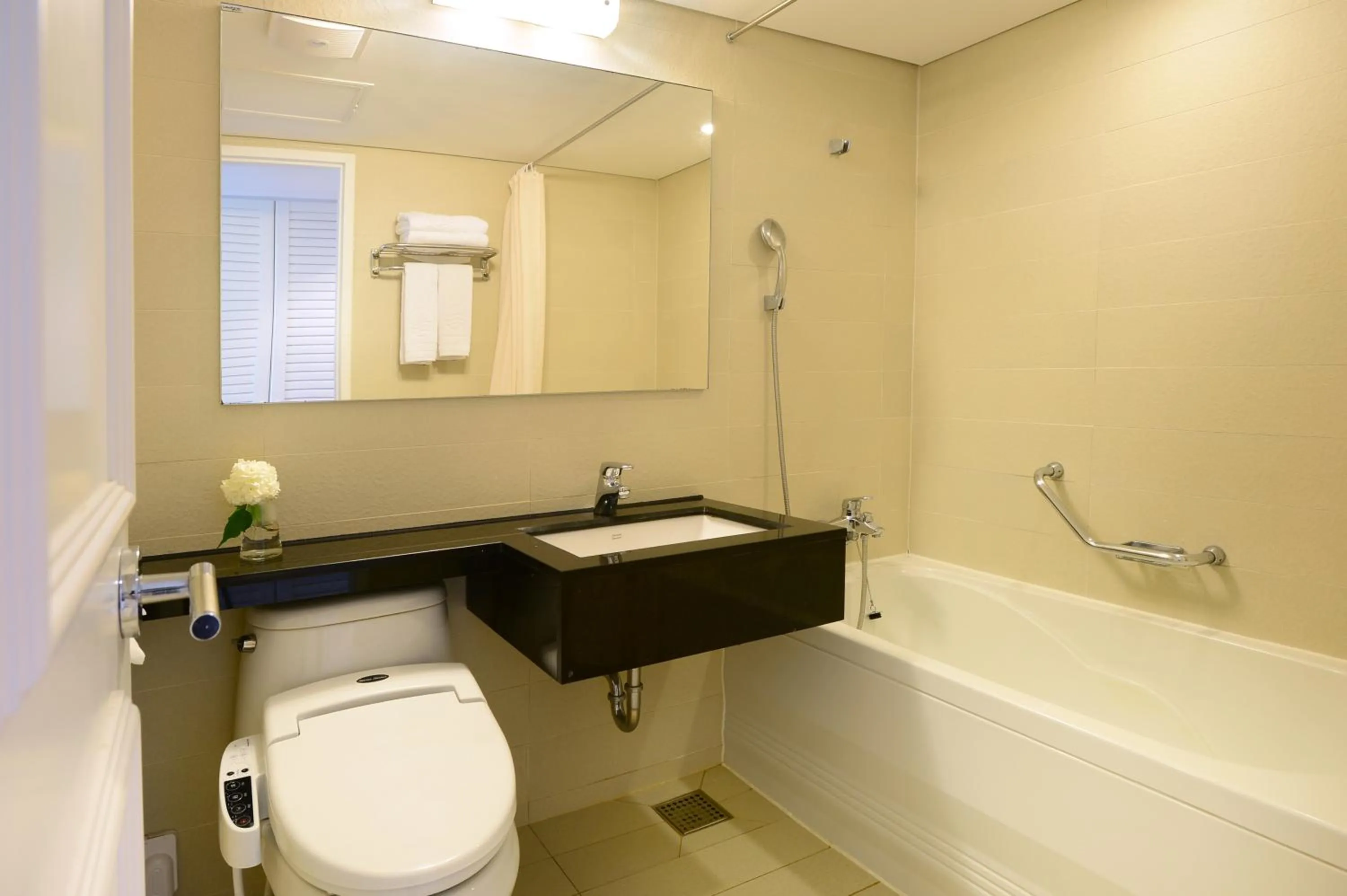 Toilet in Jeju Oriental Hotel & Casino