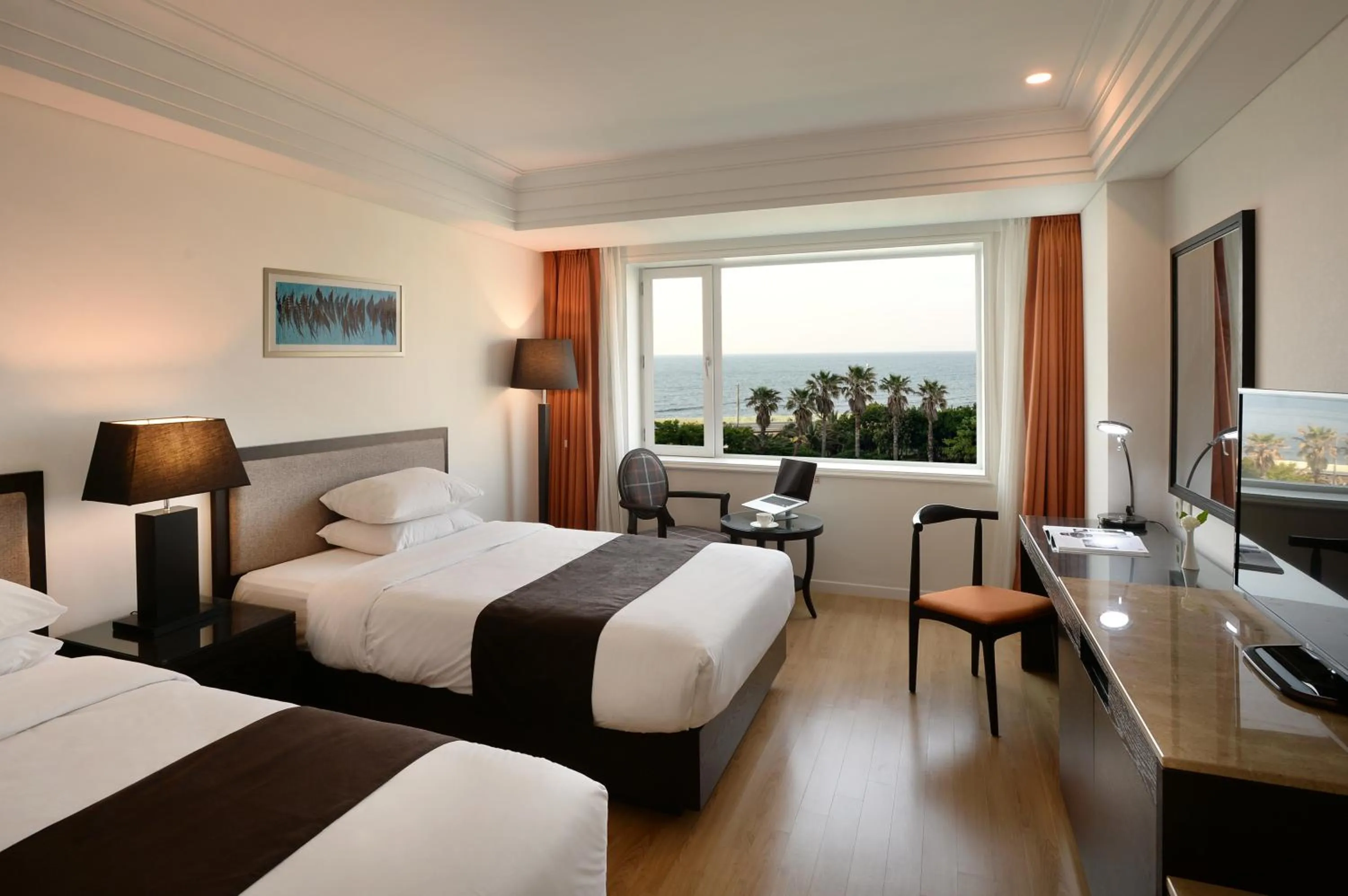 Bedroom, Bed in Jeju Oriental Hotel & Casino