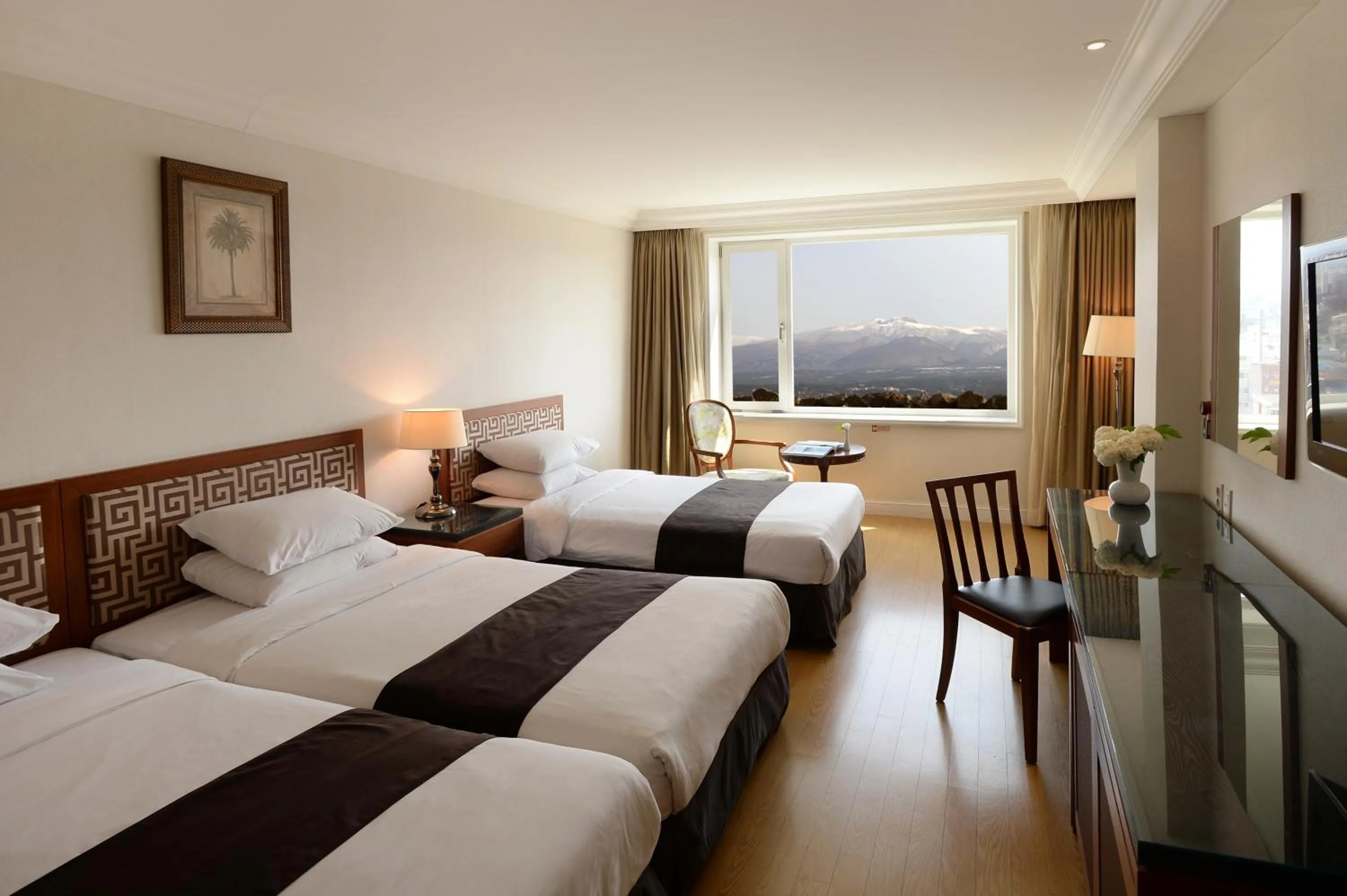 Bedroom, Bed in Jeju Oriental Hotel & Casino