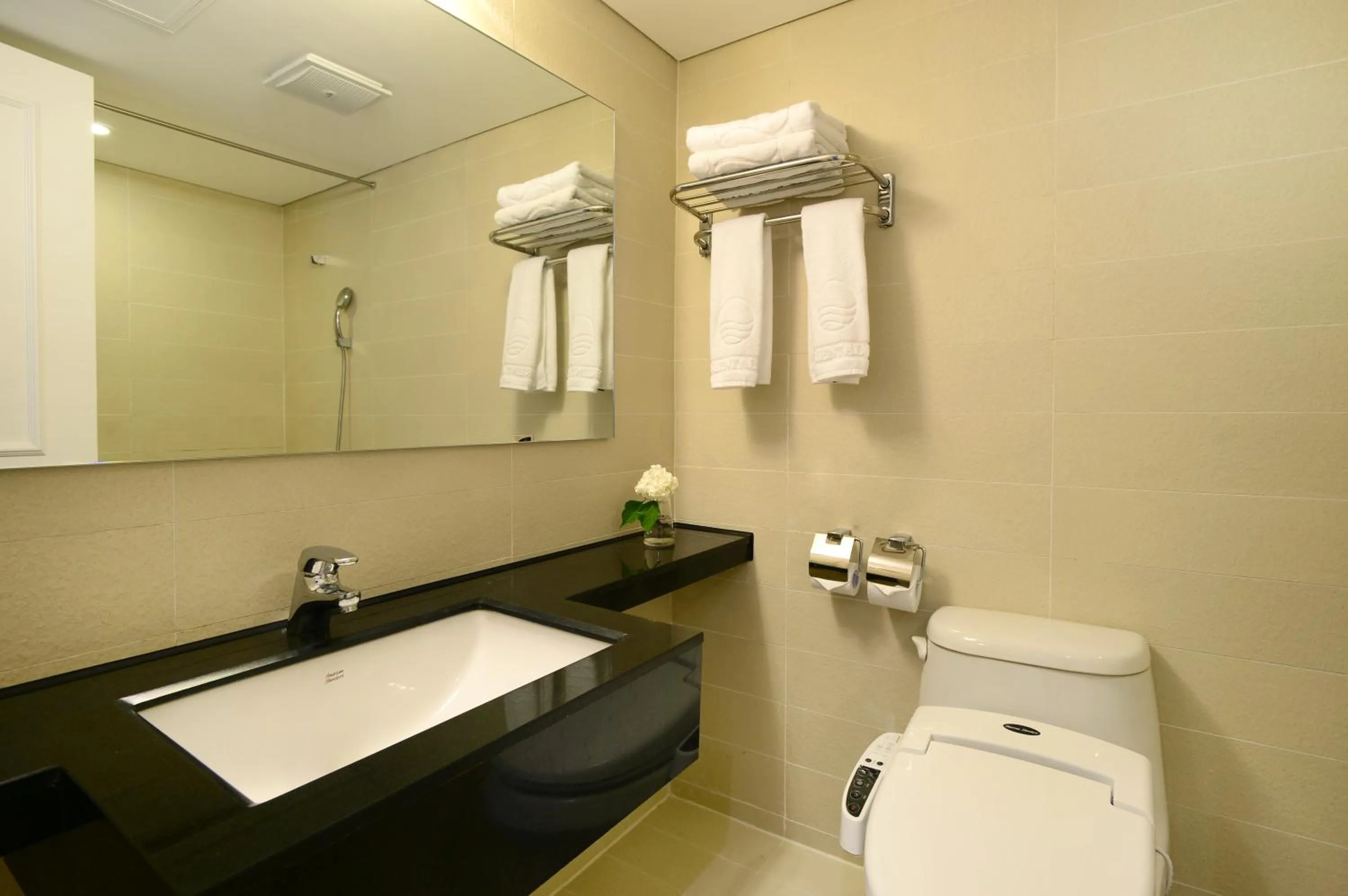 Toilet in Jeju Oriental Hotel & Casino