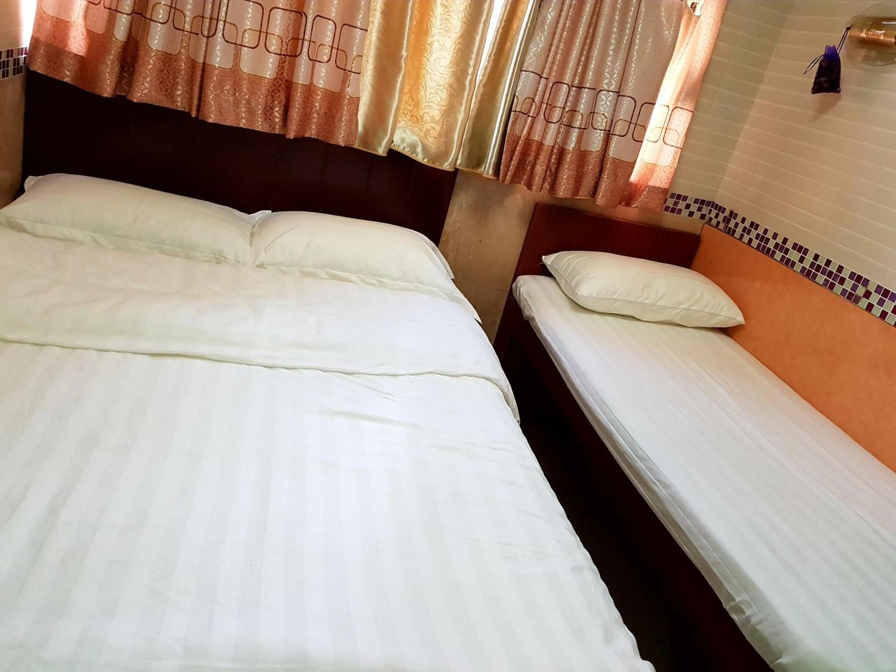 Photo of the whole room, Bed in Astronaut's Hotel