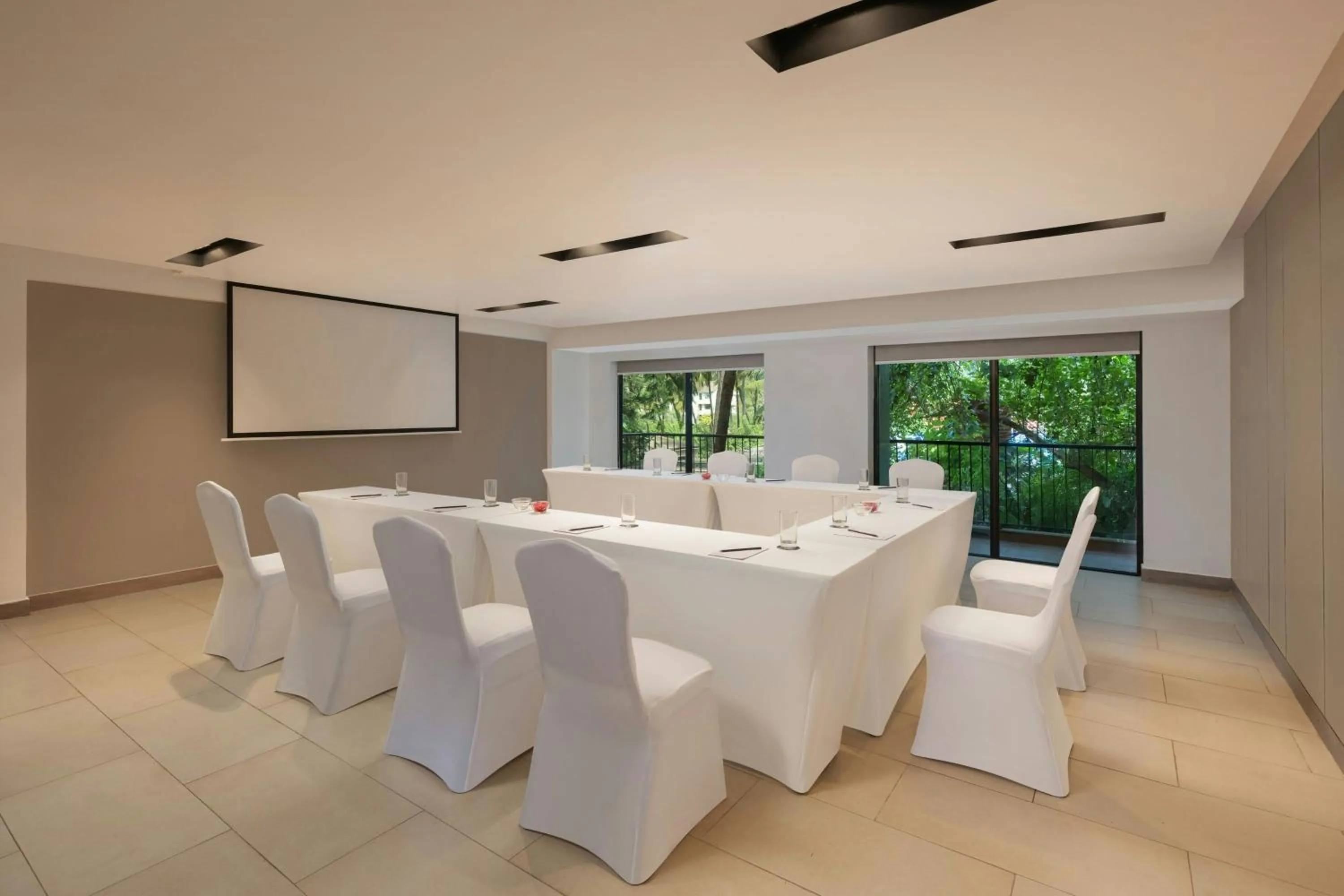 Meeting/conference room in Fairfield by Marriott Goa Anjuna