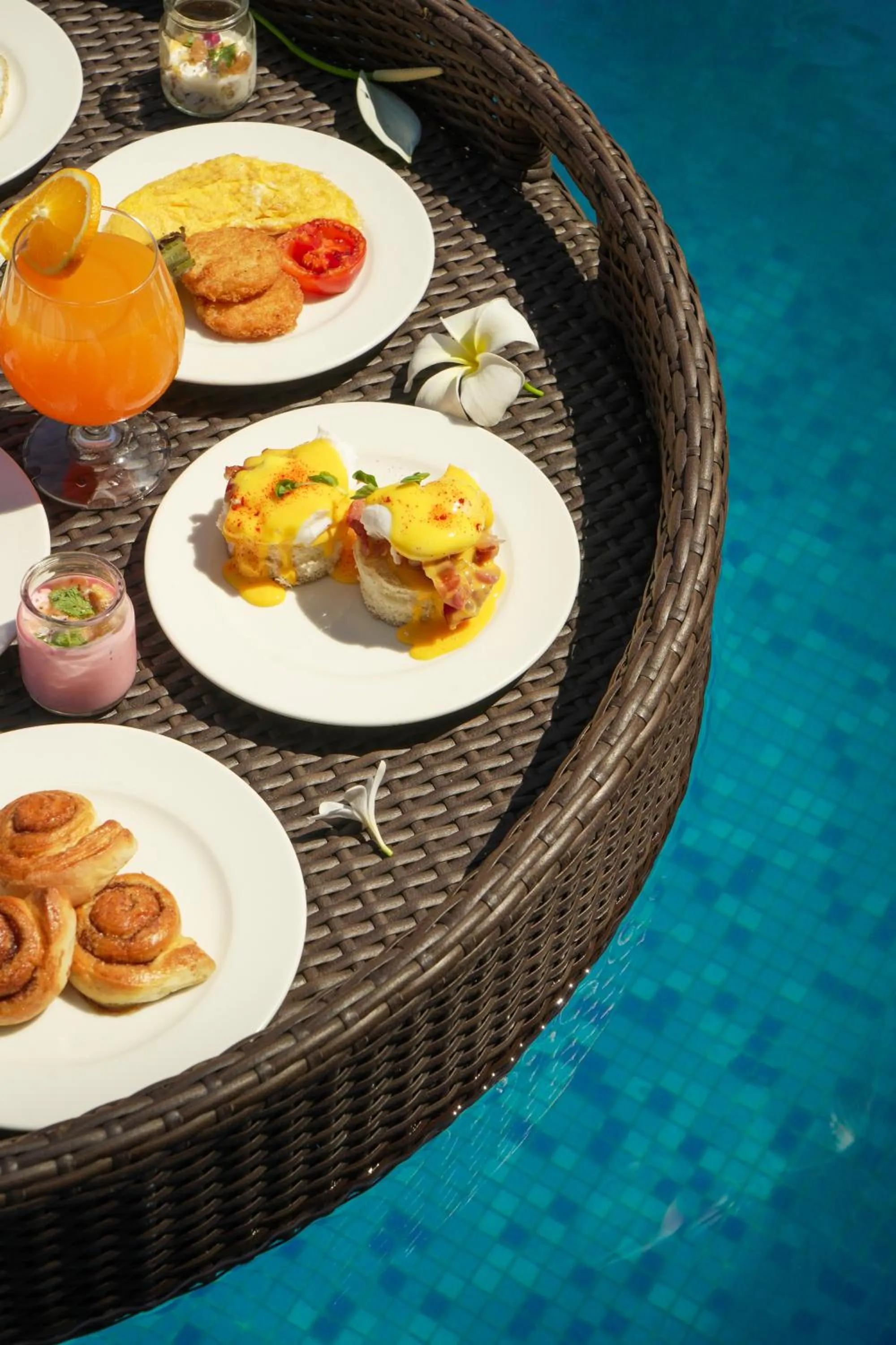 Food and drinks in Fairfield by Marriott Goa Anjuna