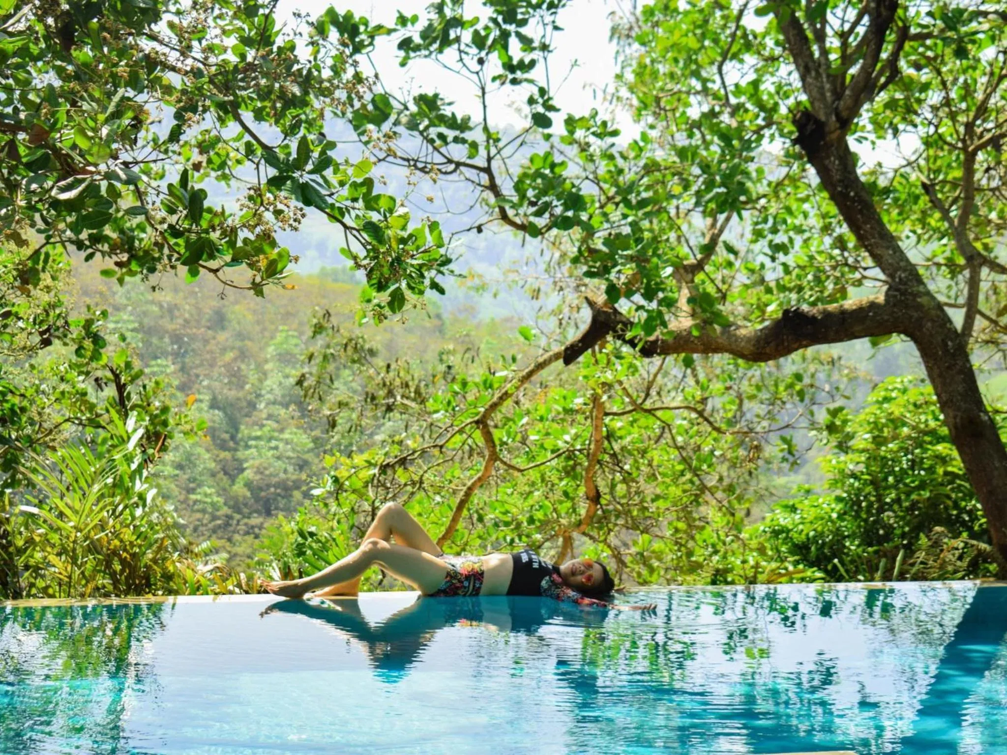 Swimming pool in Aqua Dunhinda Villa
