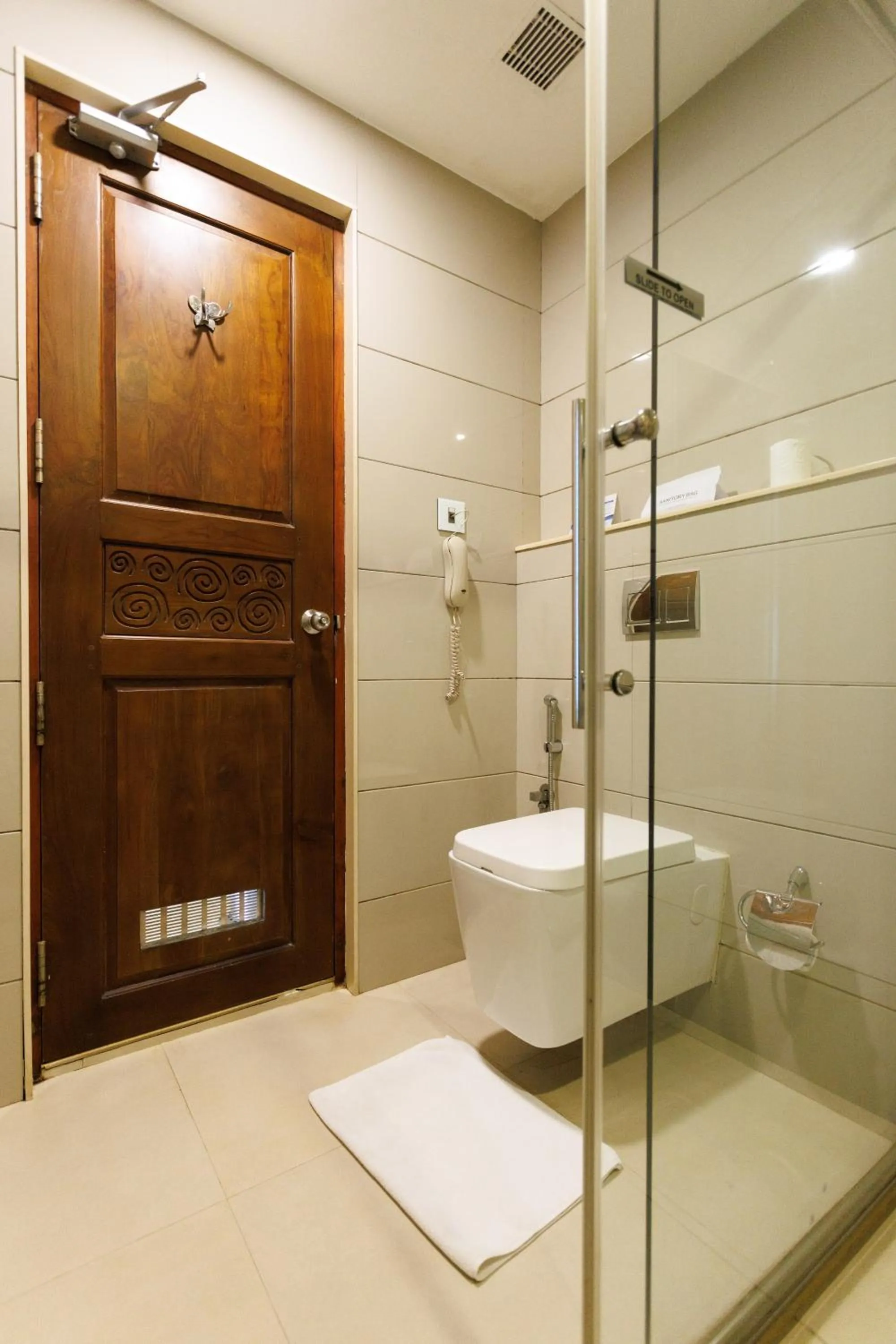 Bathroom in Amber Dale Luxury Hotel & Spa, Munnar