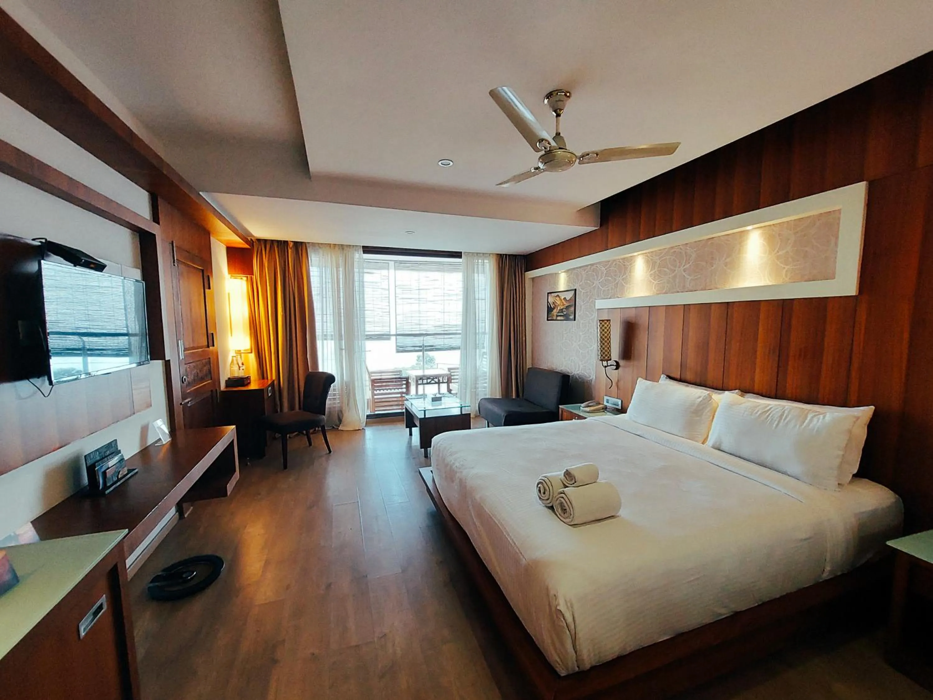 Photo of the whole room, Bed in Amber Dale Luxury Hotel & Spa, Munnar