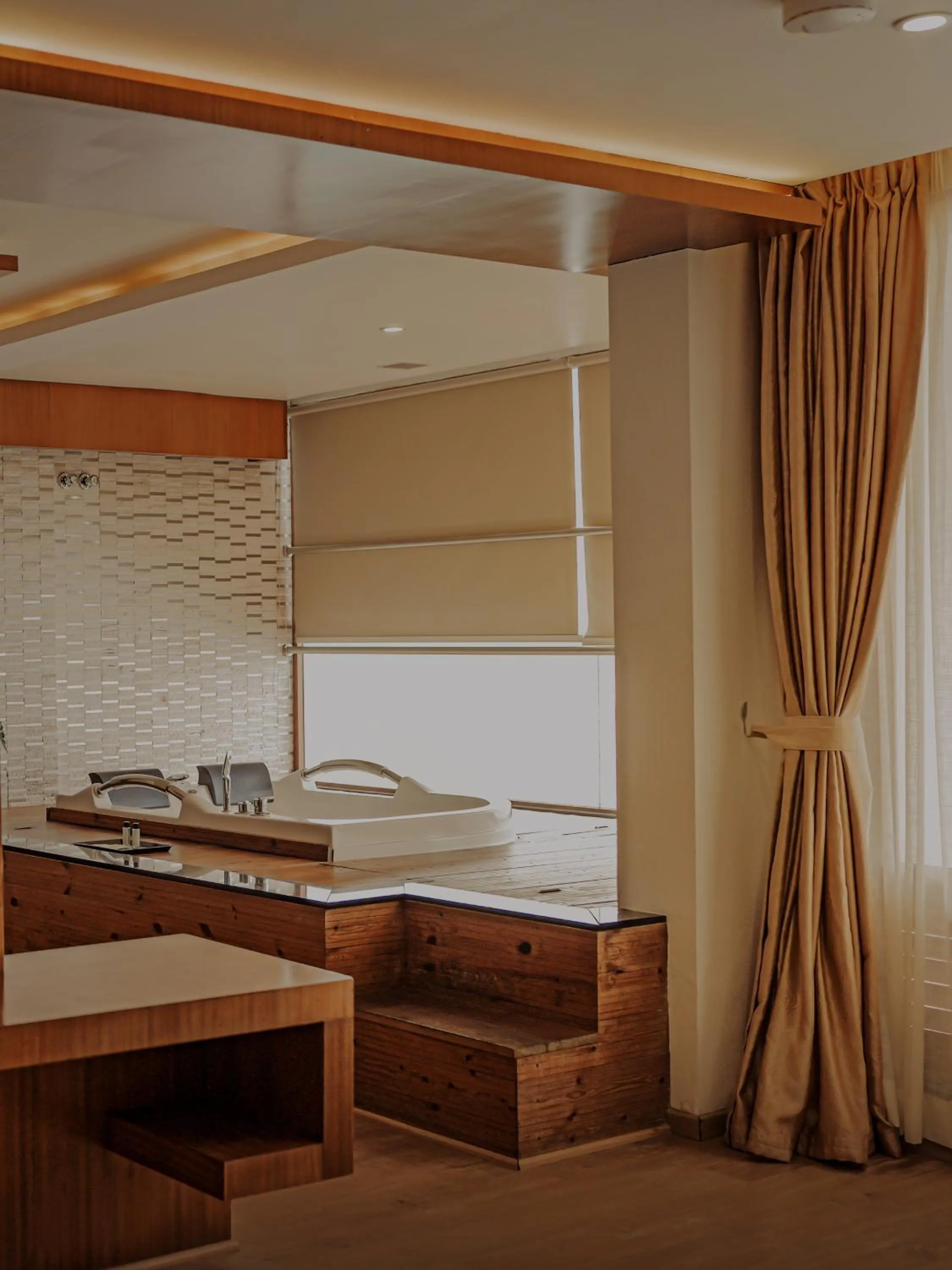 Hot Tub in Amber Dale Luxury Hotel & Spa, Munnar