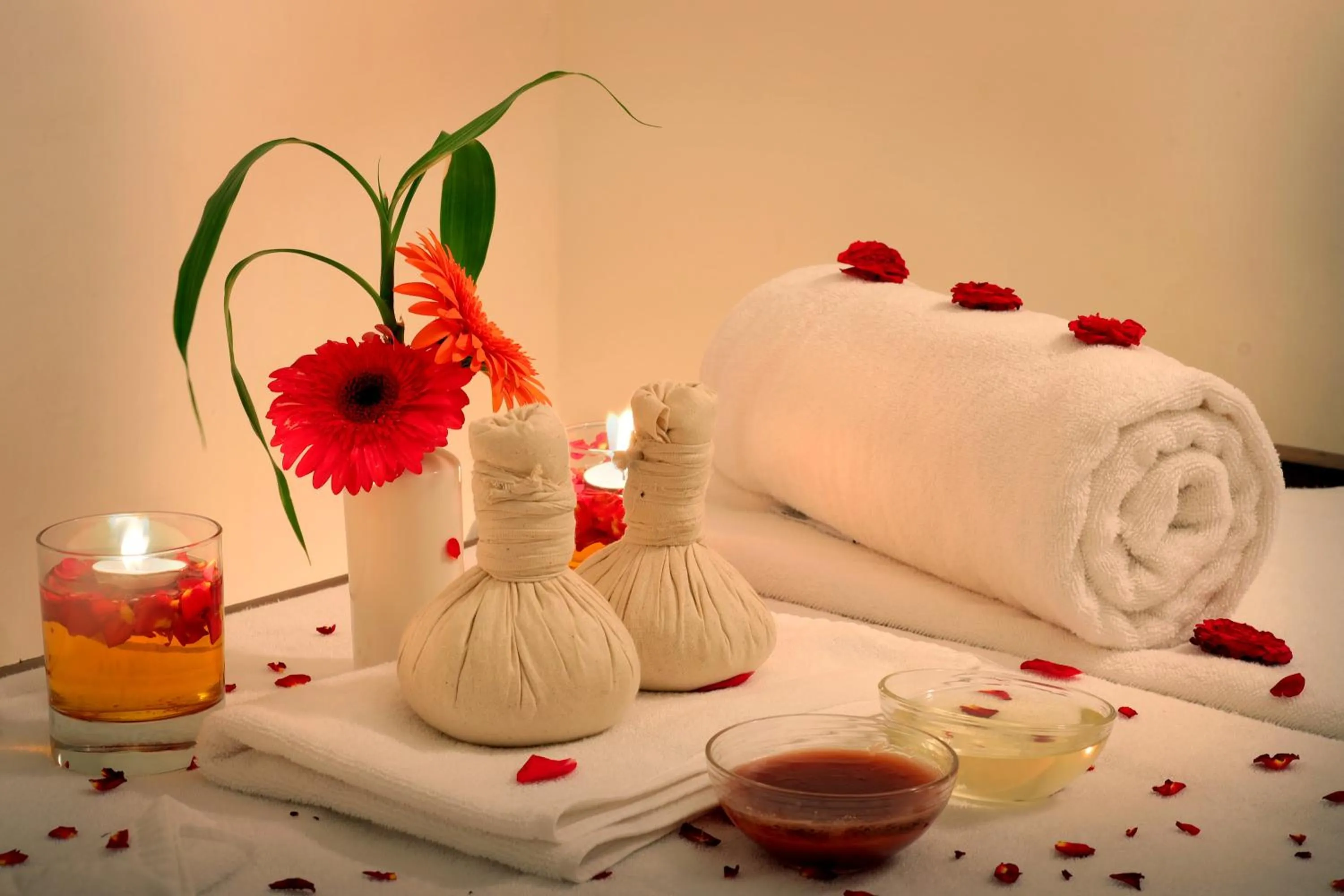 Massage in Amber Dale Luxury Hotel & Spa, Munnar