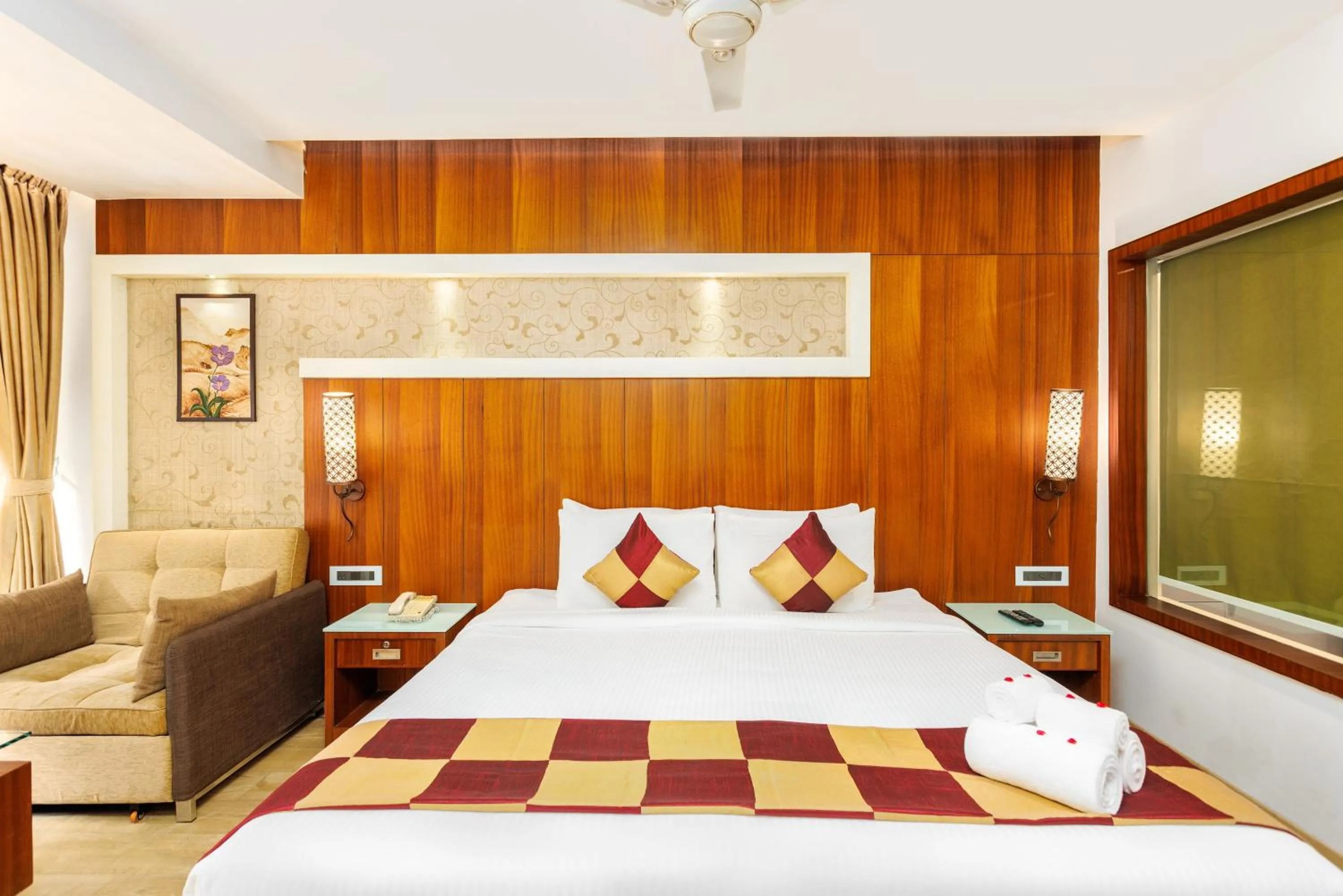 Bed in Amber Dale Luxury Hotel & Spa, Munnar