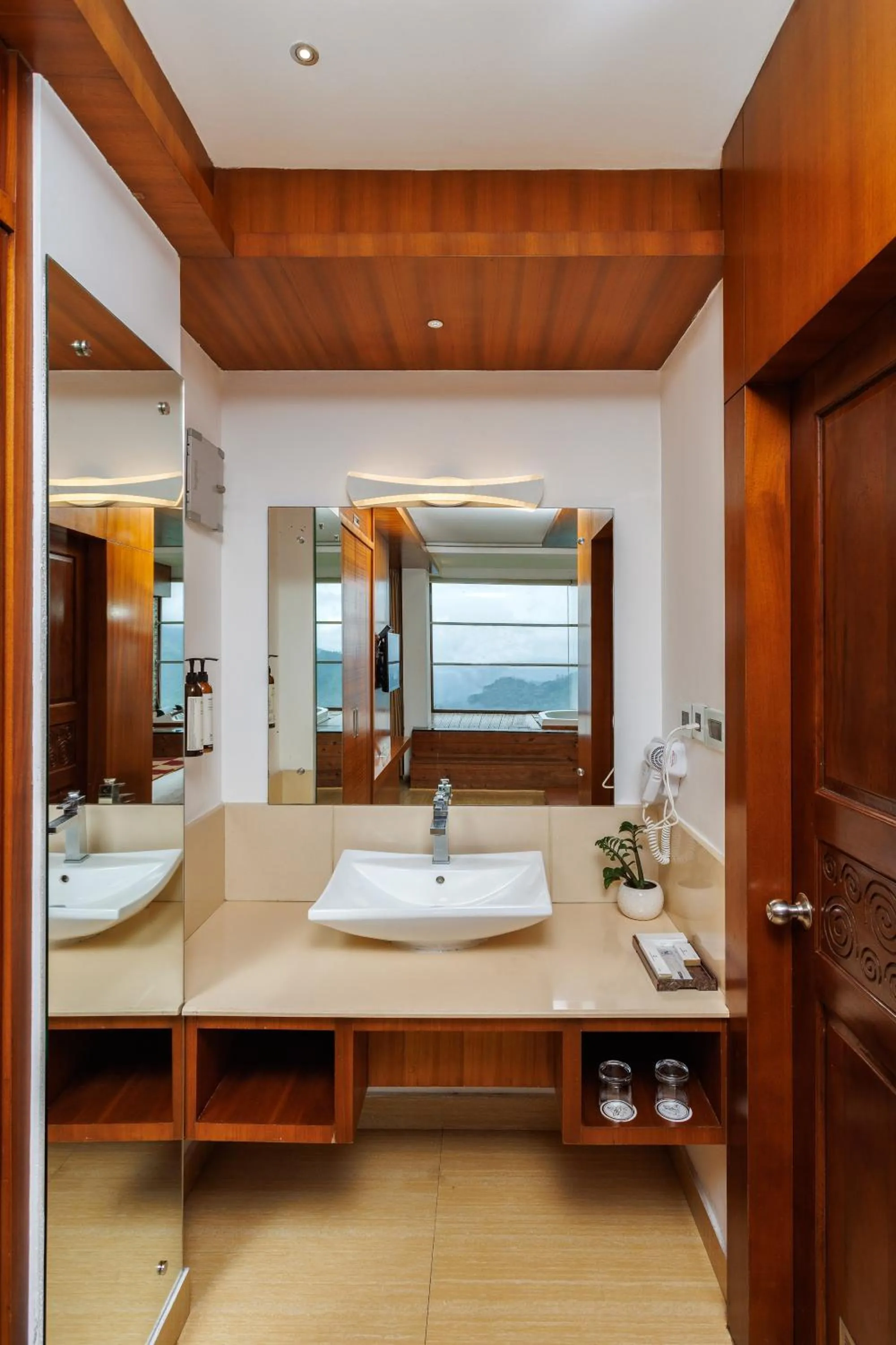 Bathroom in Amber Dale Luxury Hotel & Spa, Munnar