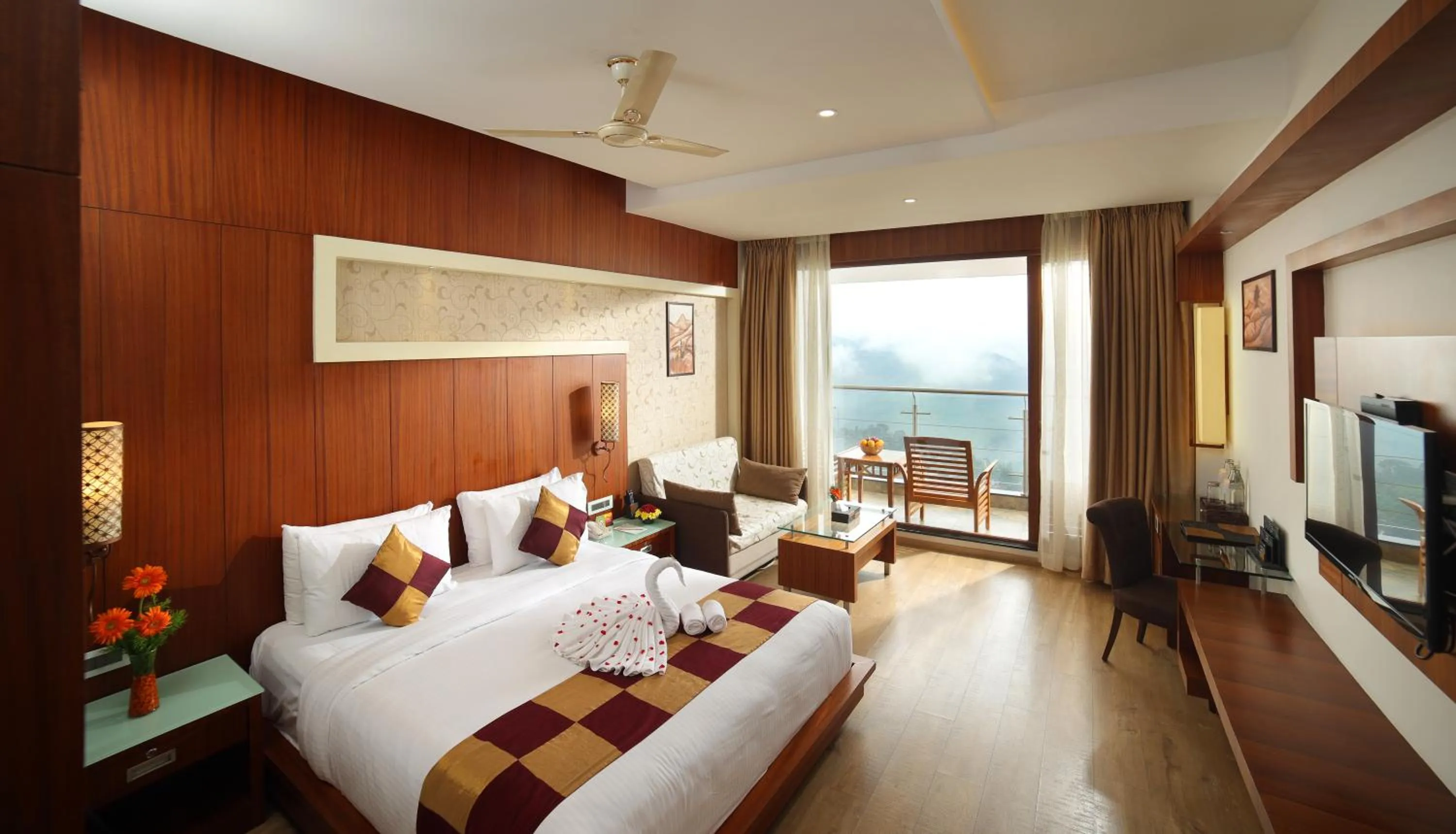 Photo of the whole room, Bed in Amber Dale Luxury Hotel & Spa, Munnar