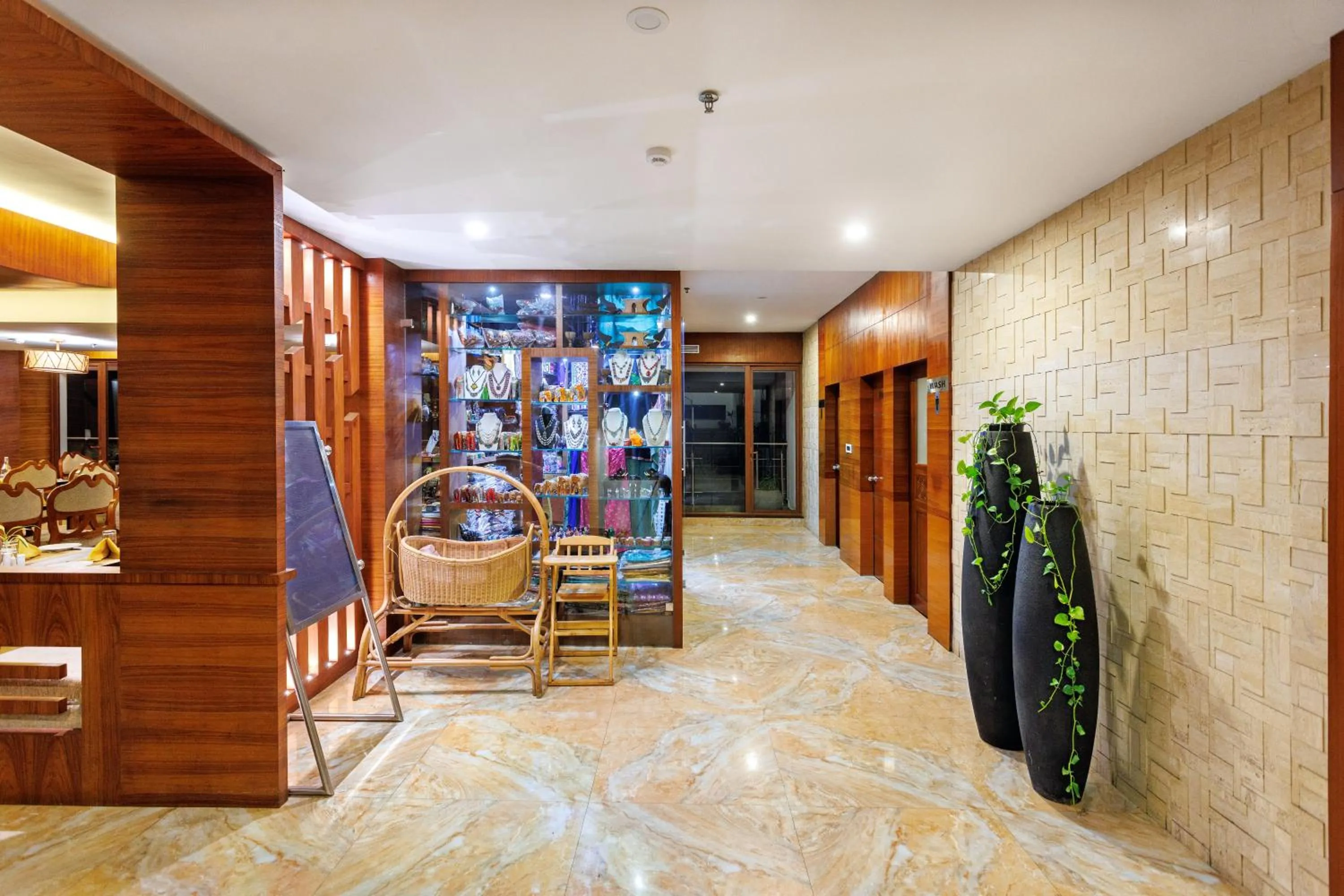 Restaurant/places to eat in Amber Dale Luxury Hotel & Spa, Munnar