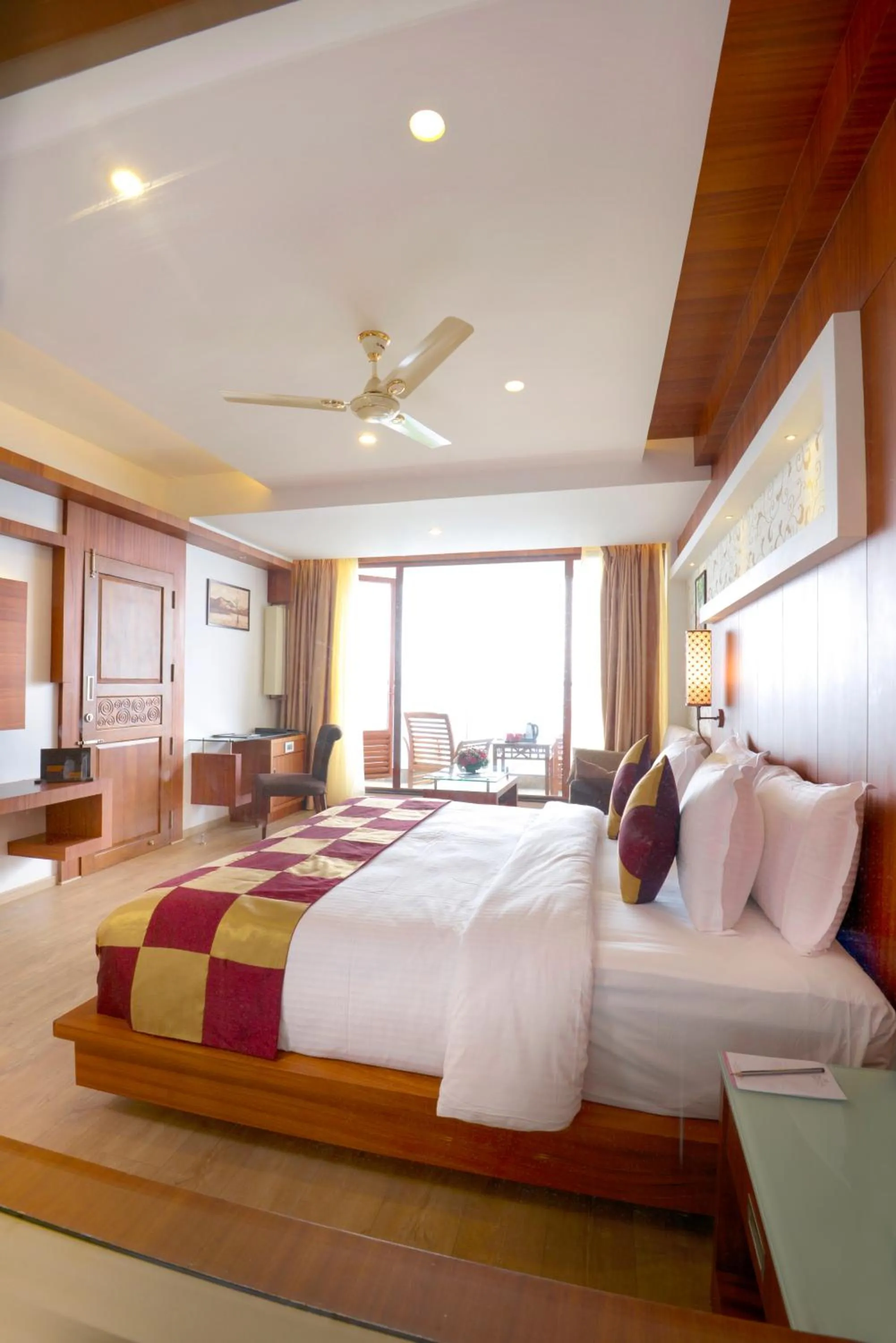 Photo of the whole room, Bed in Amber Dale Luxury Hotel & Spa, Munnar