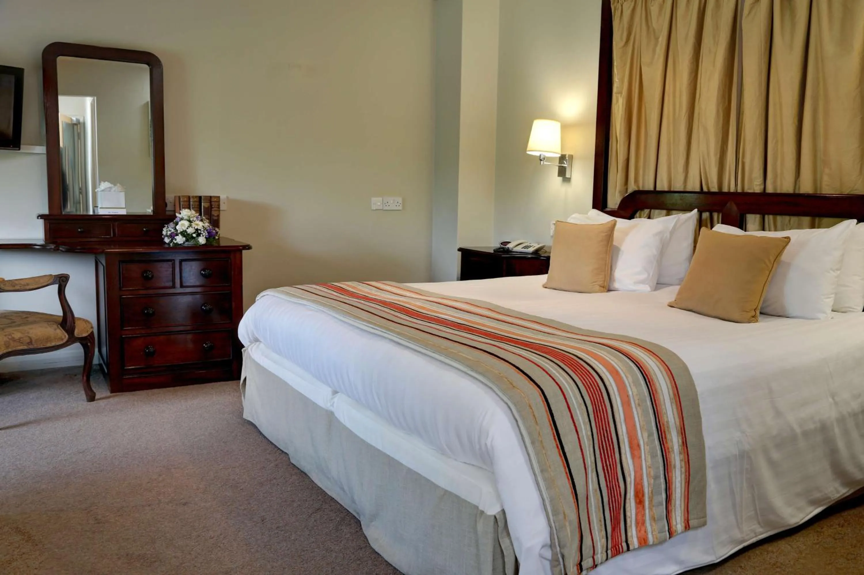 Photo of the whole room, Bed in Best Western The Dartmouth Hotel, Golf & Spa