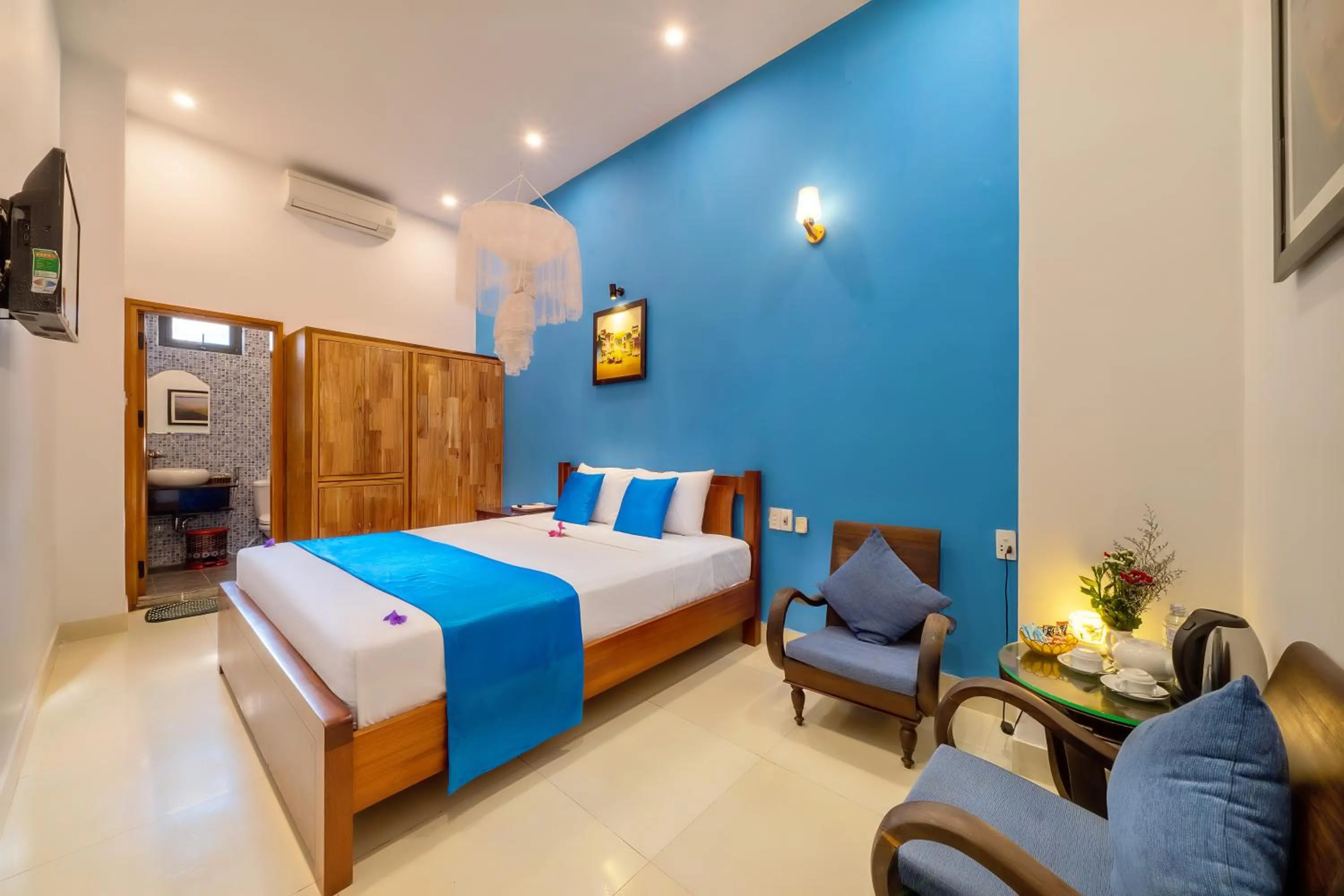 Photo of the whole room, Bed in Lang Dong An Bang