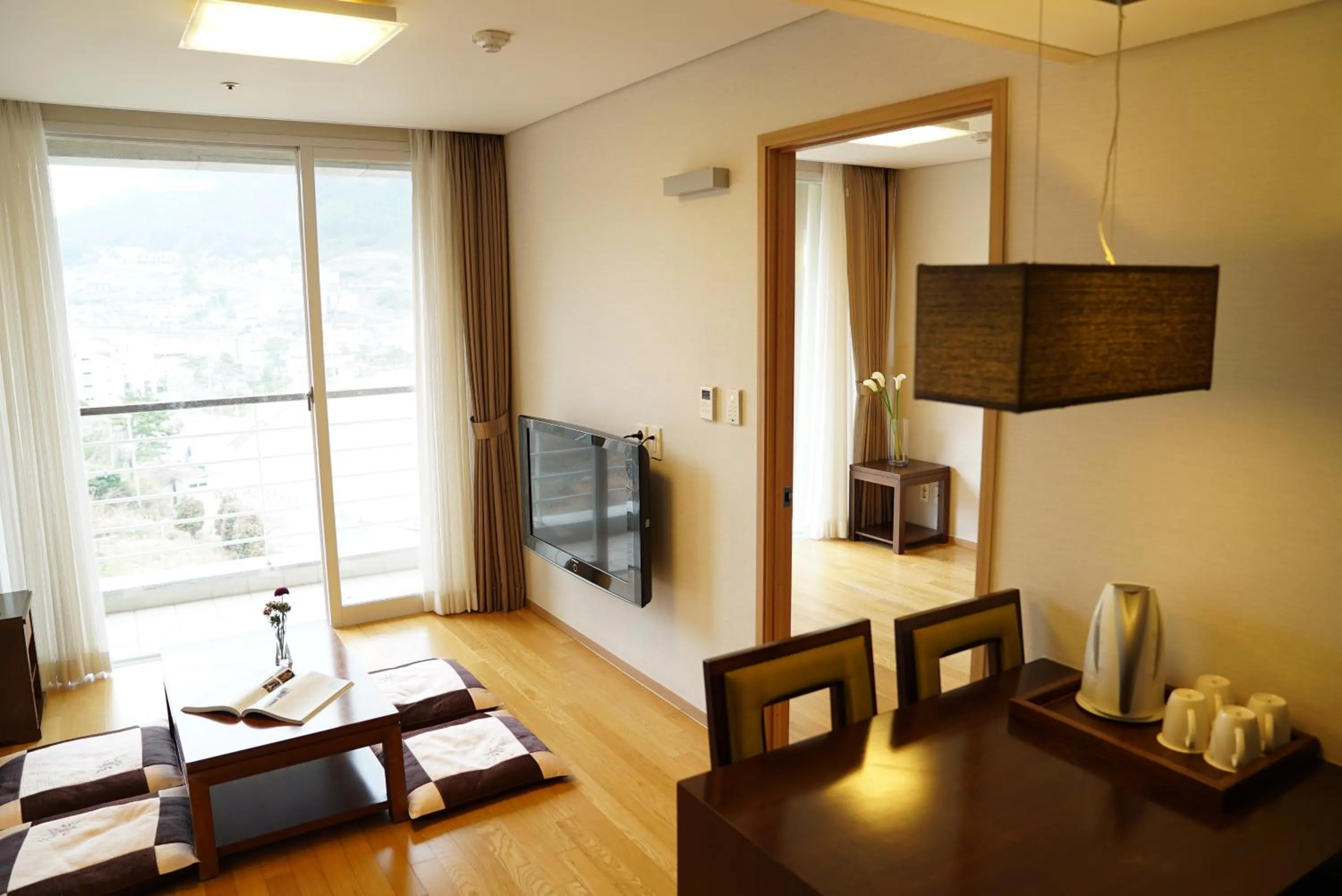Photo of the whole room in Hotel Riviera Geoje