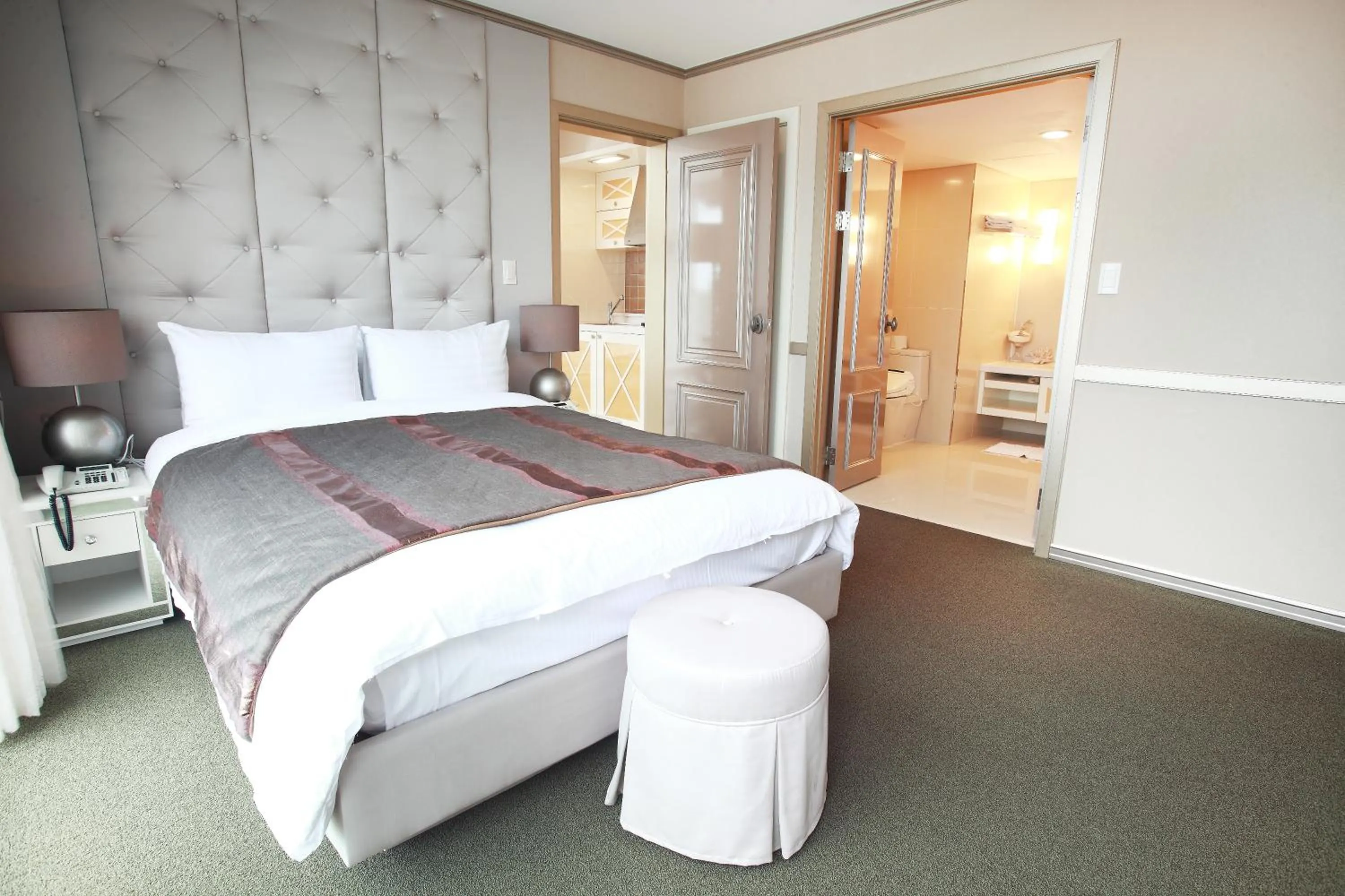 Bedroom, Bed in Hotel Riviera Geoje