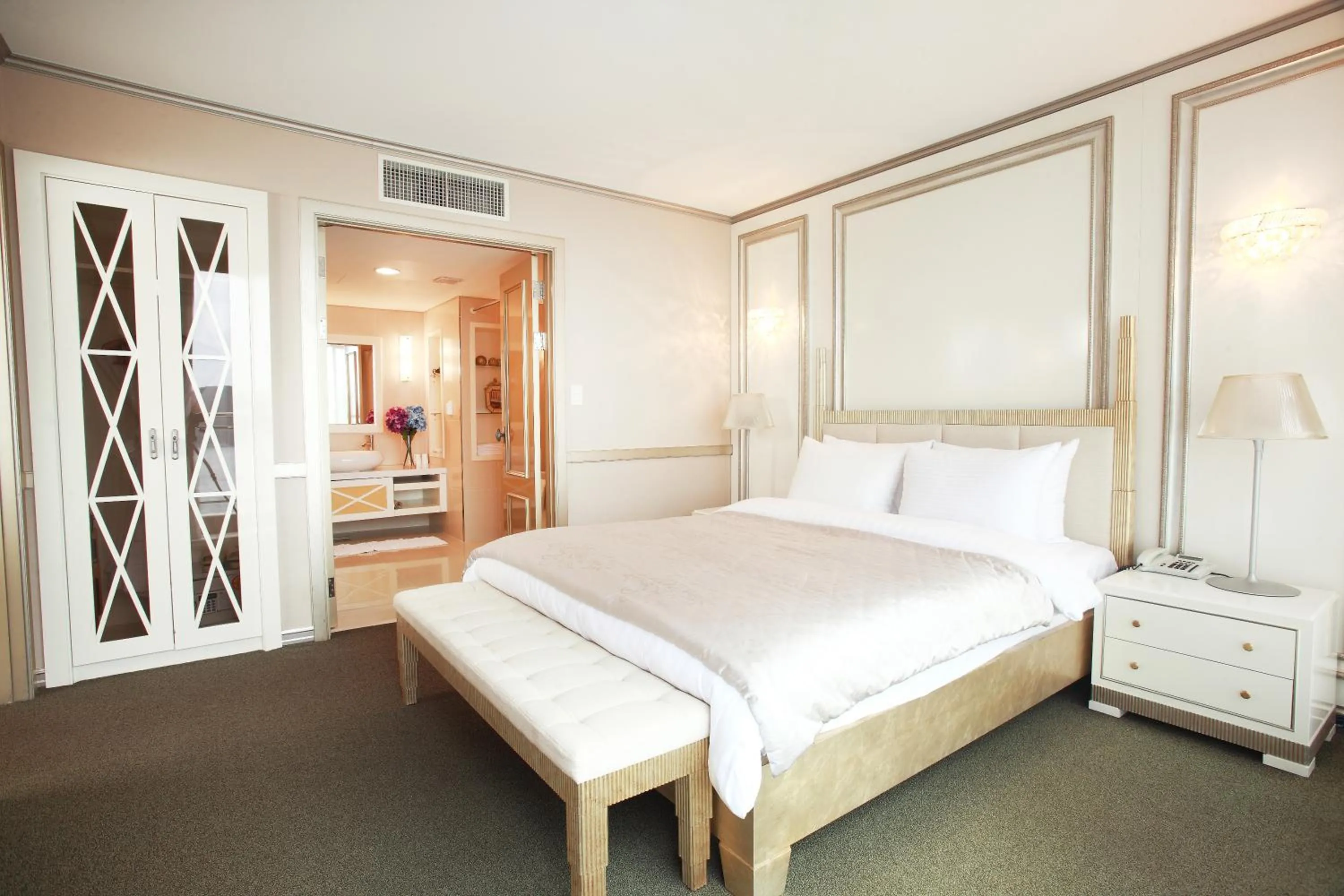 Bedroom, Bed in Hotel Riviera Geoje