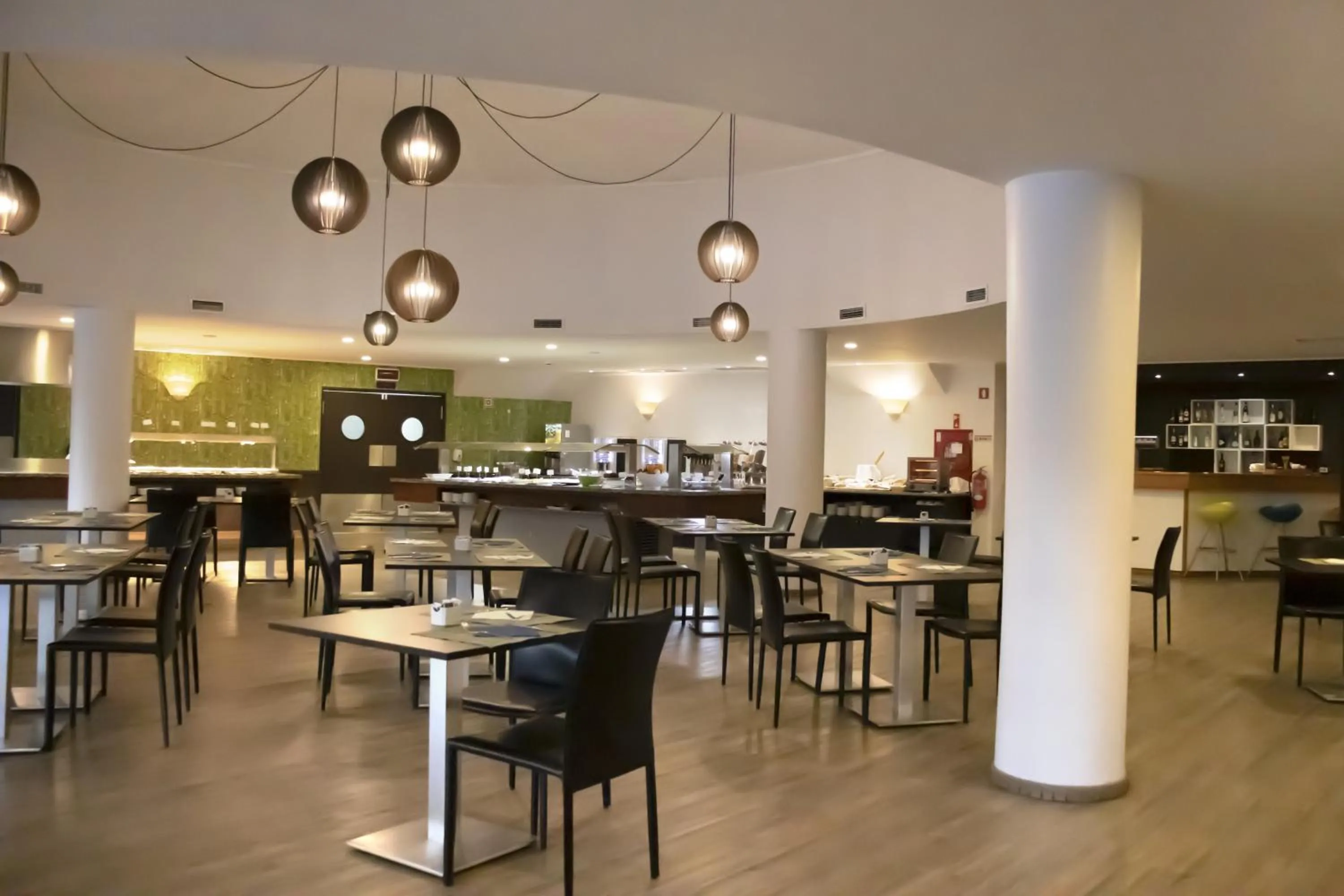 Restaurant/places to eat in Luna Miramar Club