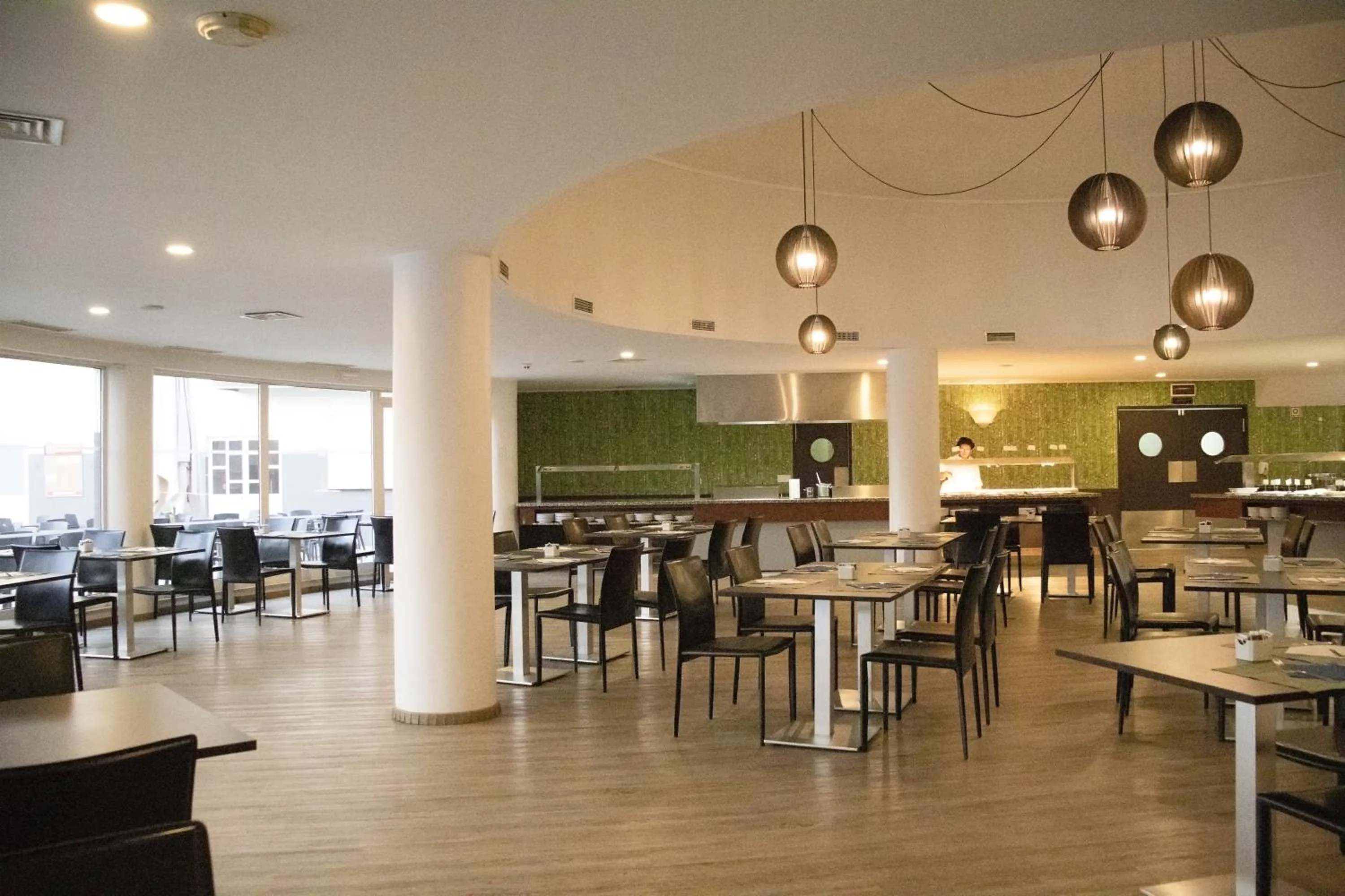 Restaurant/places to eat in Luna Miramar Club