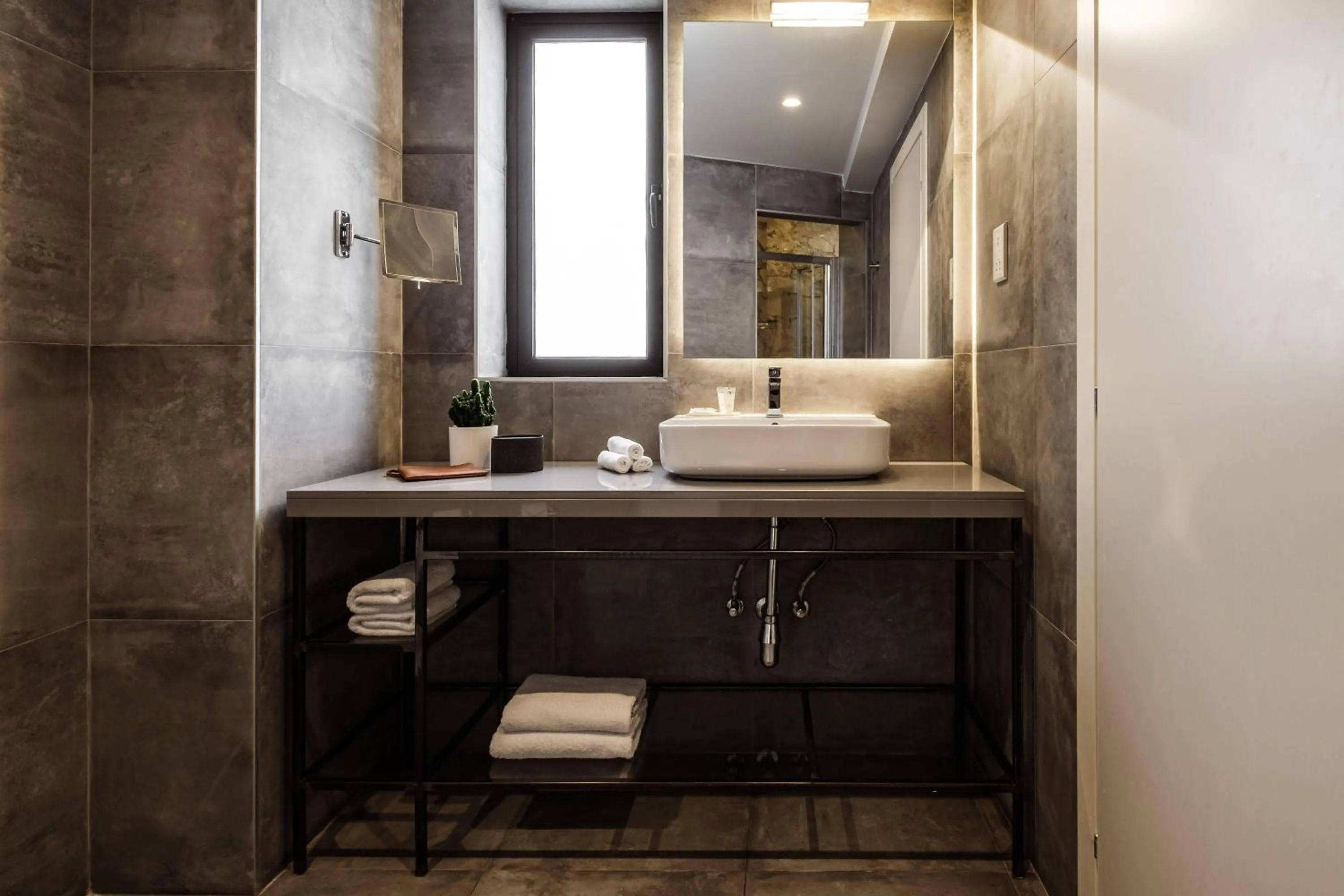 Bathroom in Urban Rooms by NEU Collective