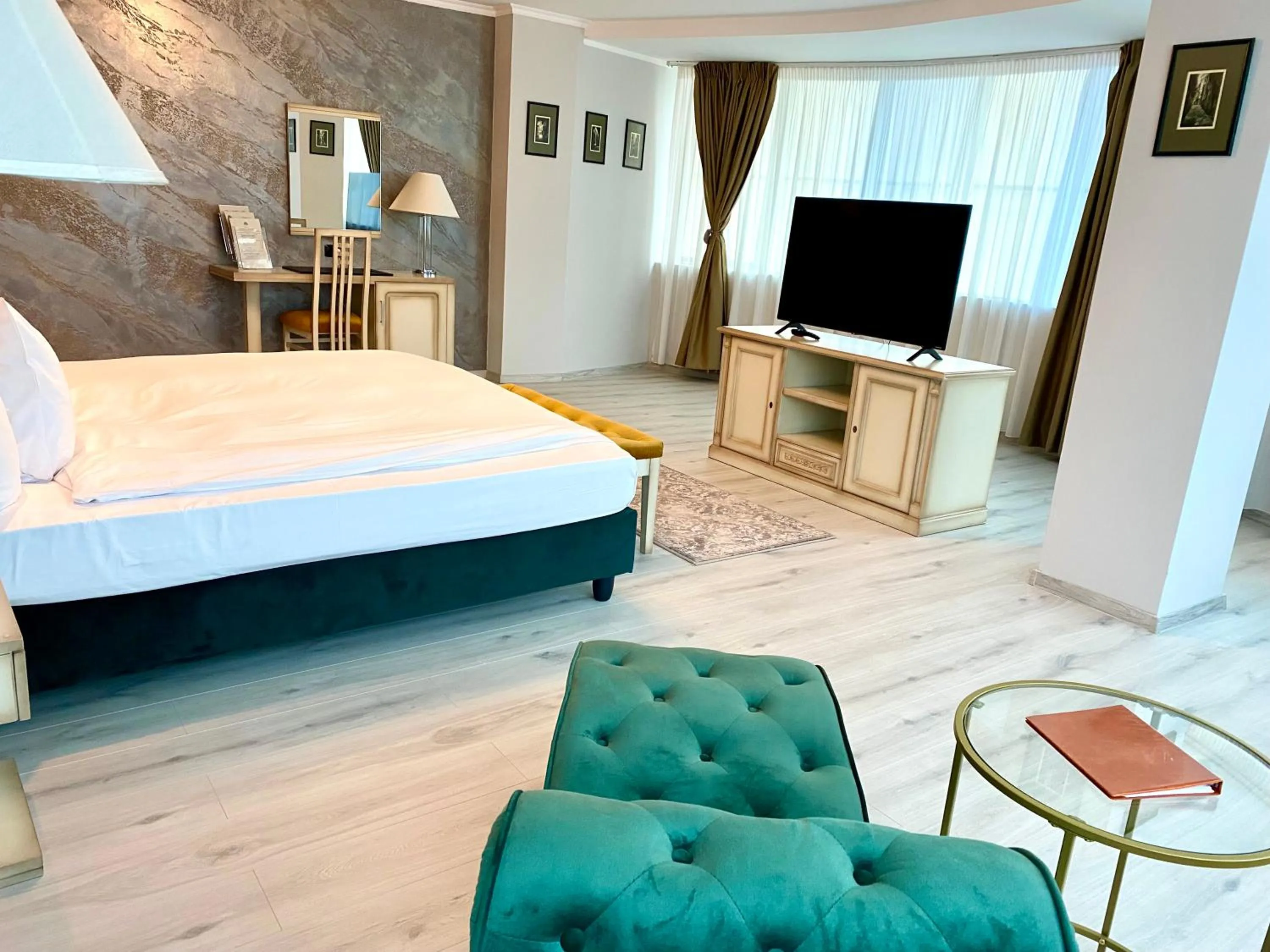 Bed in Hotel Paradis