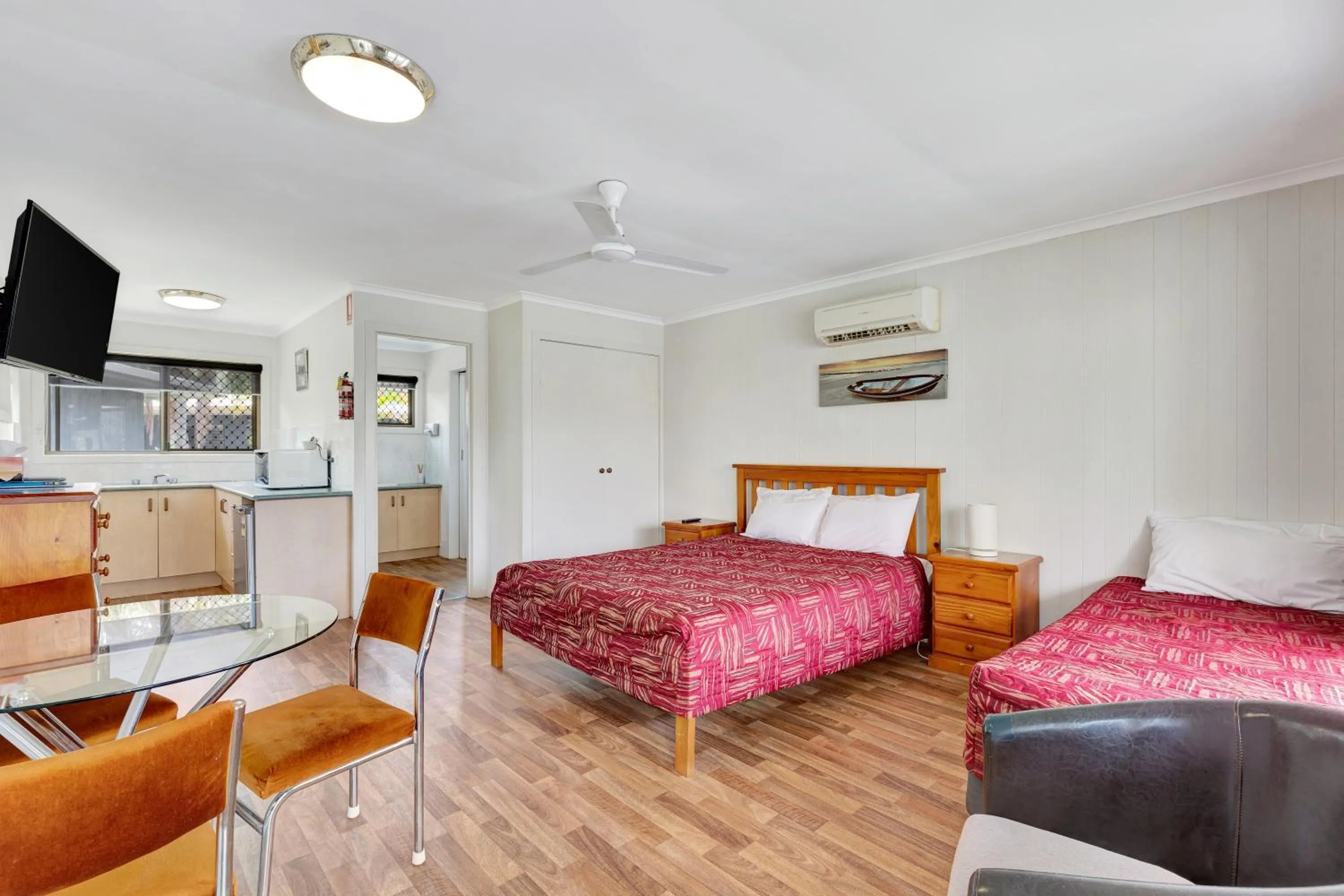 Photo of the whole room in Sanctuary Lakes Fauna Retreat