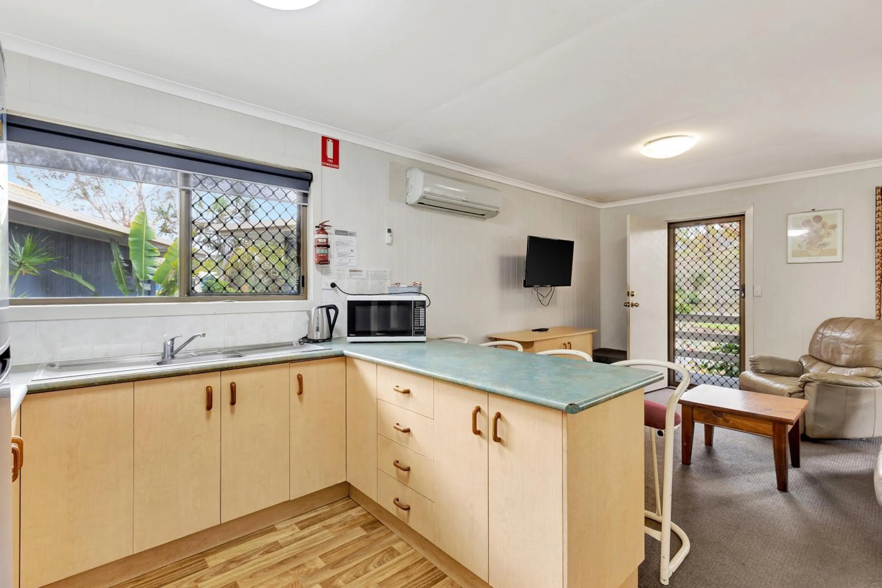 Kitchen or kitchenette in Sanctuary Lakes Fauna Retreat