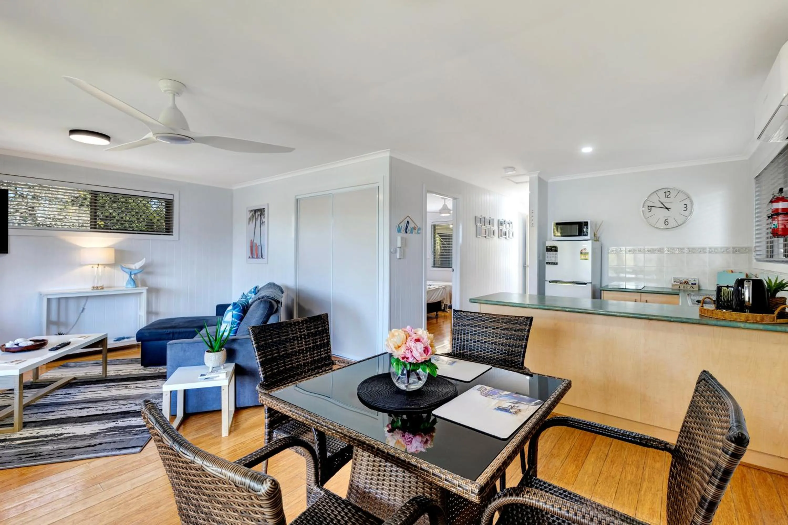 Kitchen or kitchenette in Sanctuary Lakes Fauna Retreat